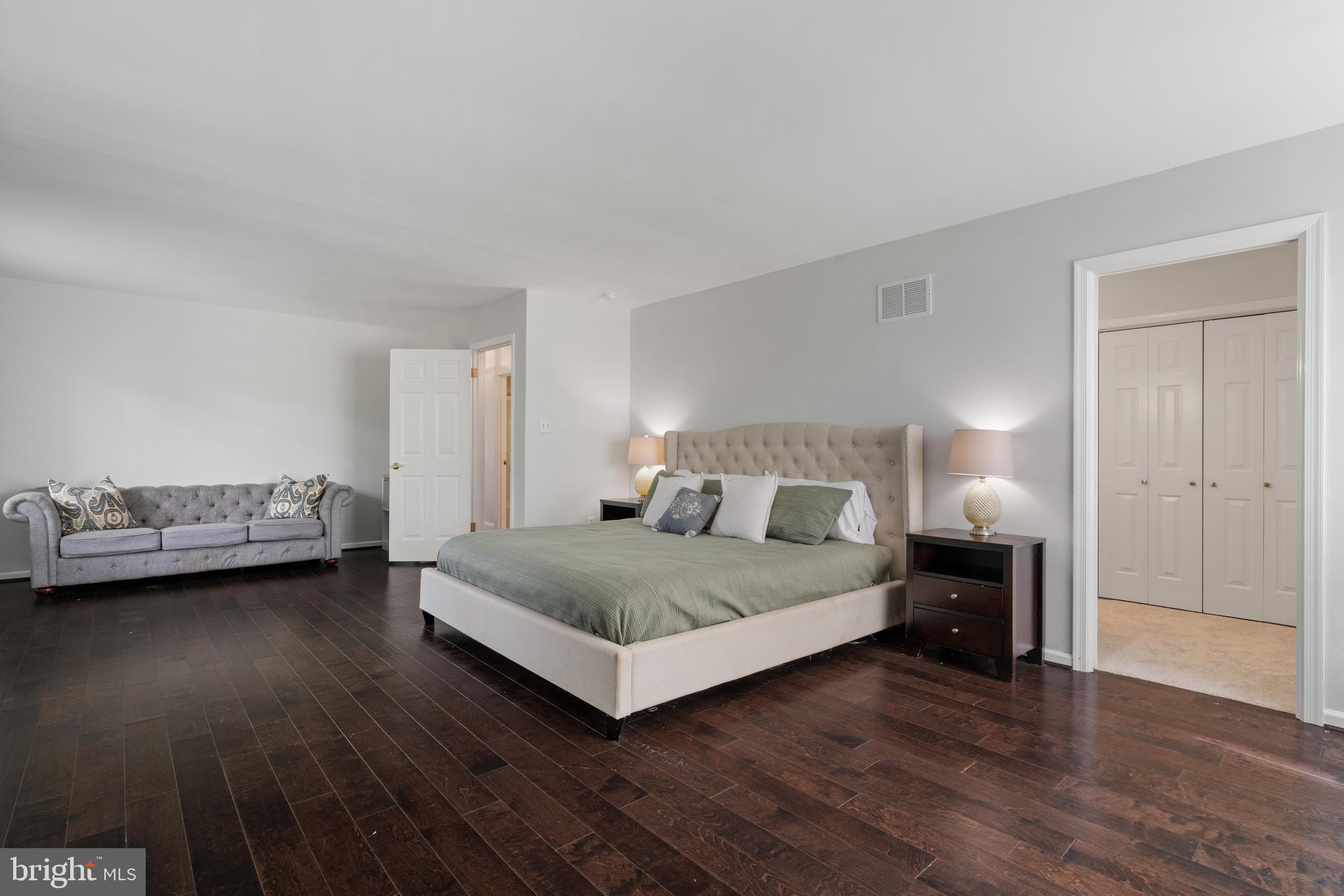 LAWNVALE ESTATES - Residential