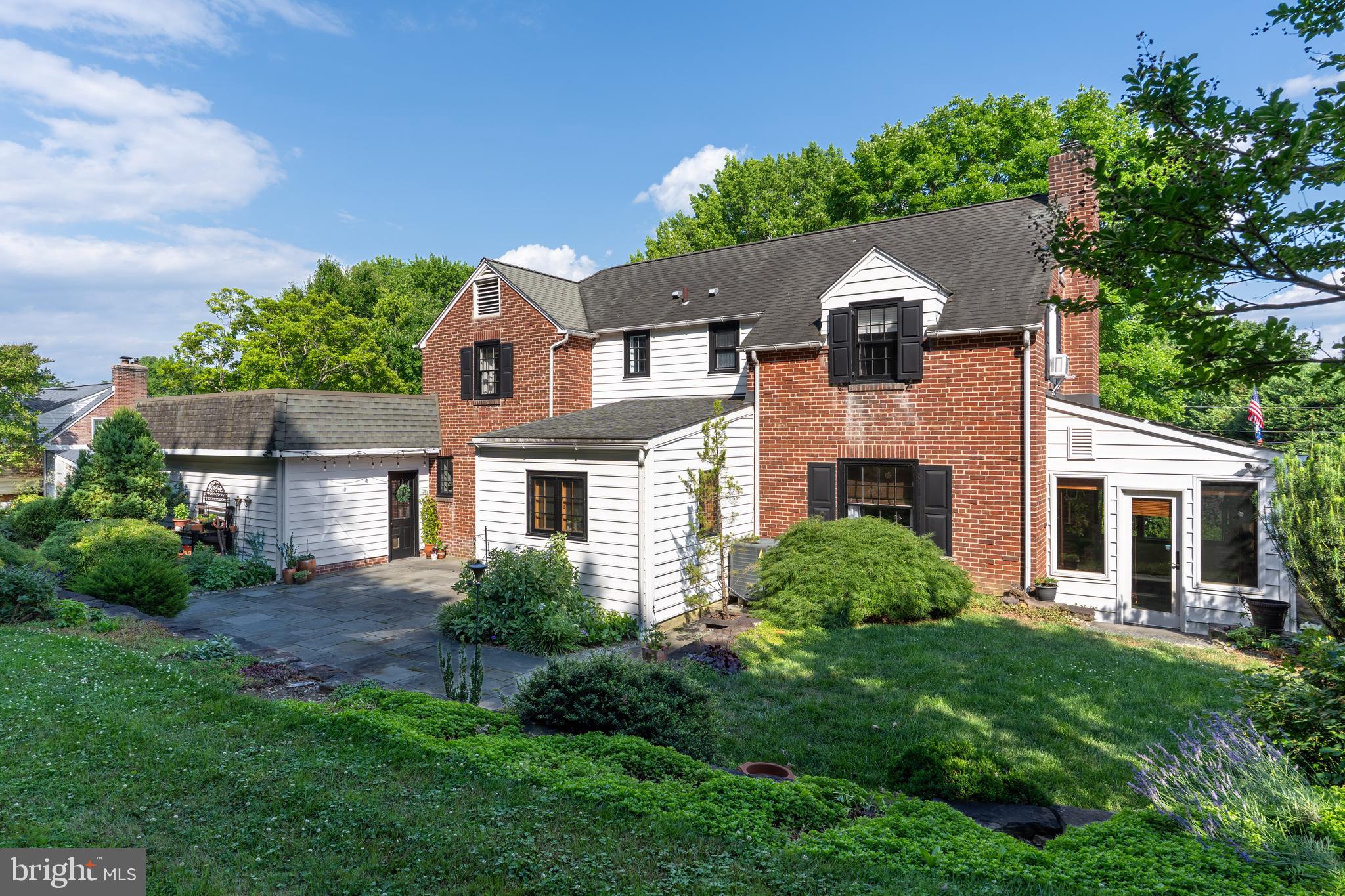 BELLEVUE MANOR - Residential