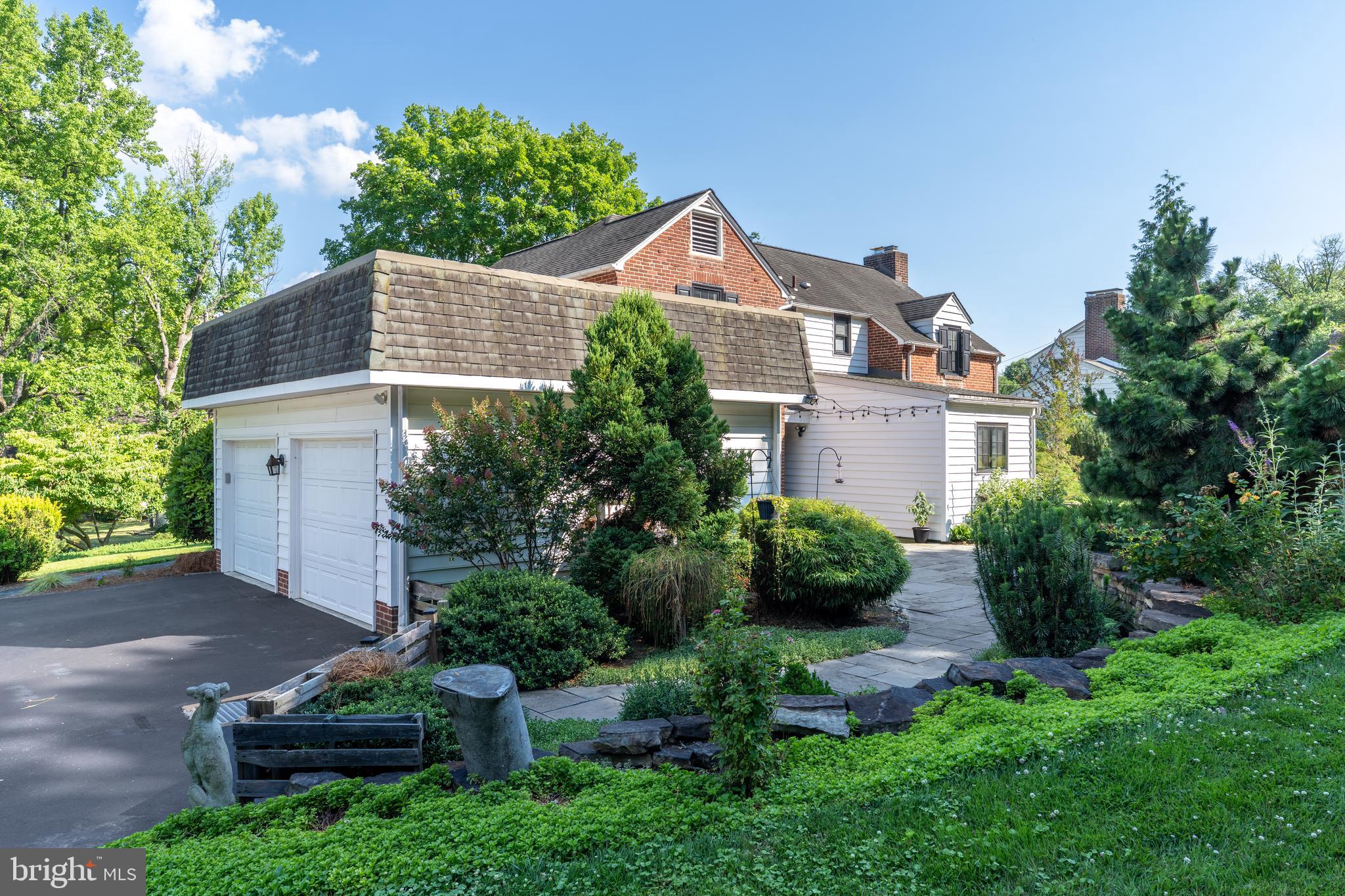 BELLEVUE MANOR - Residential