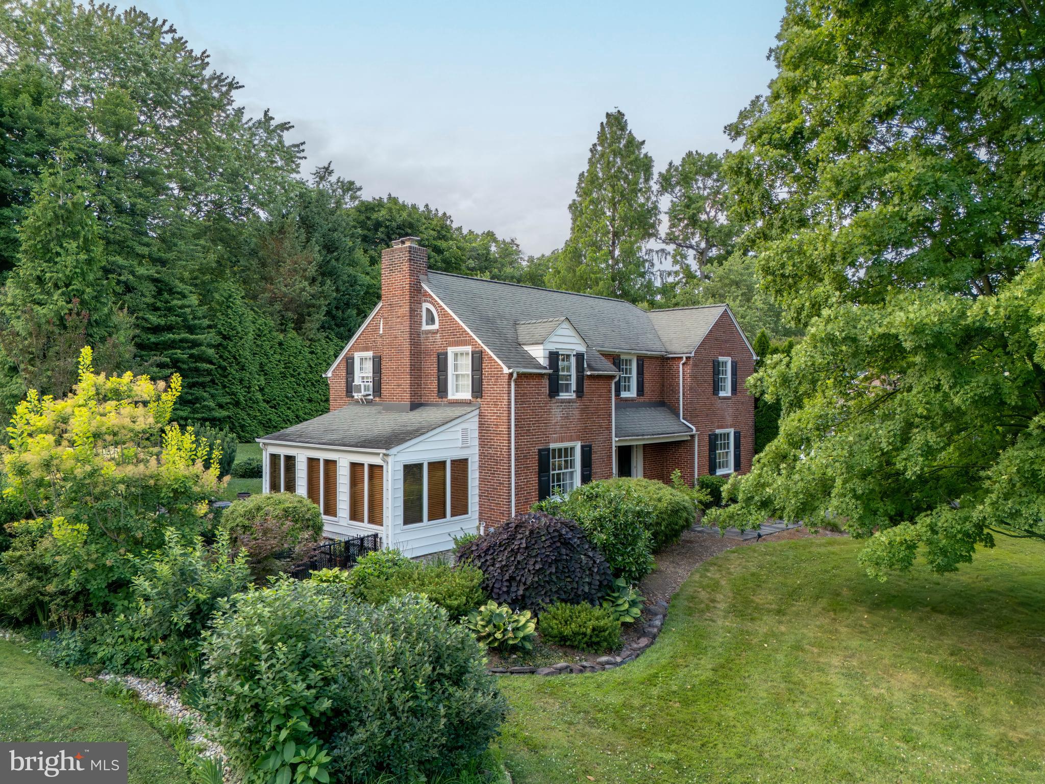 BELLEVUE MANOR - Residential