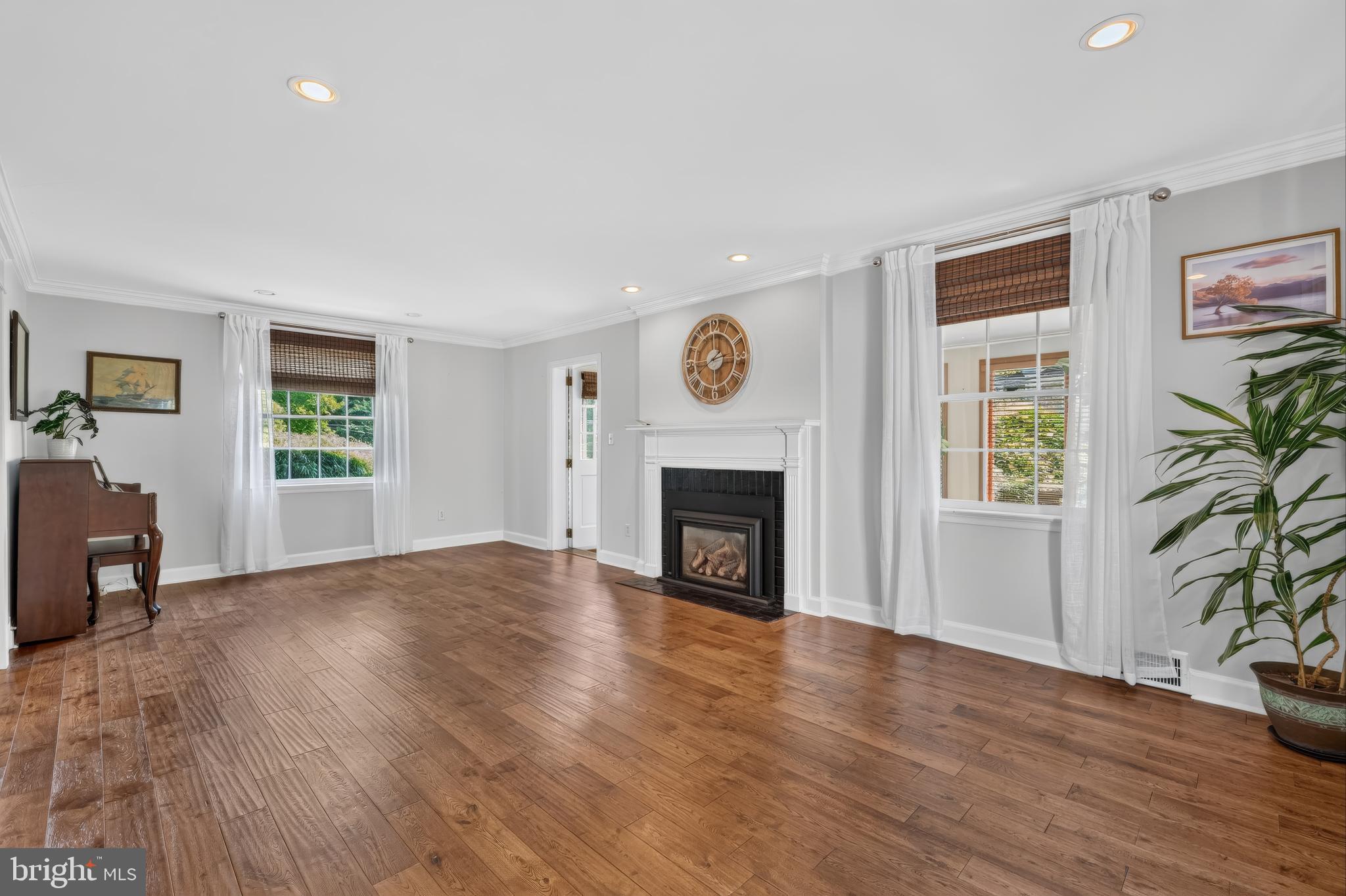 BELLEVUE MANOR - Residential