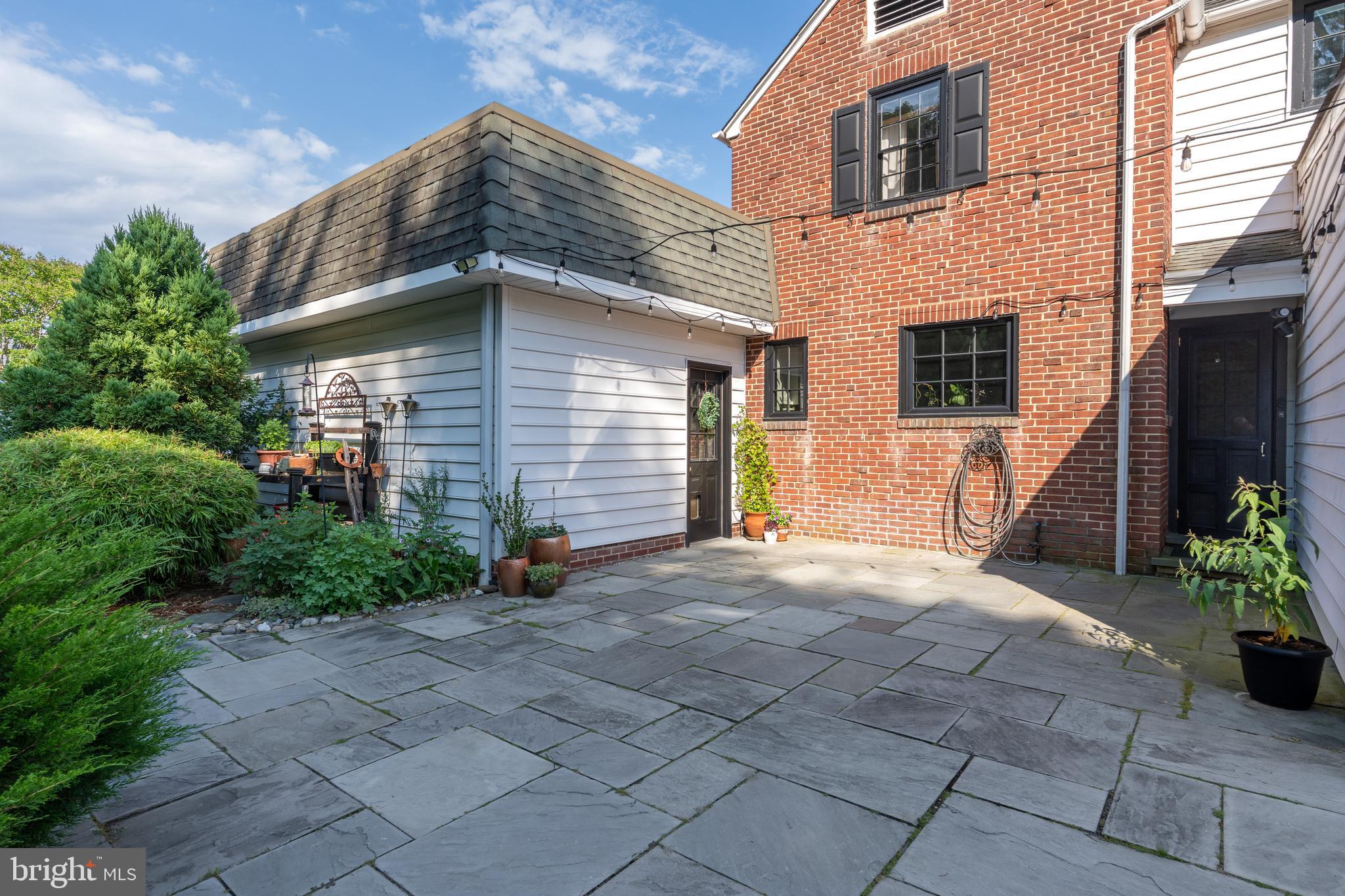 BELLEVUE MANOR - Residential
