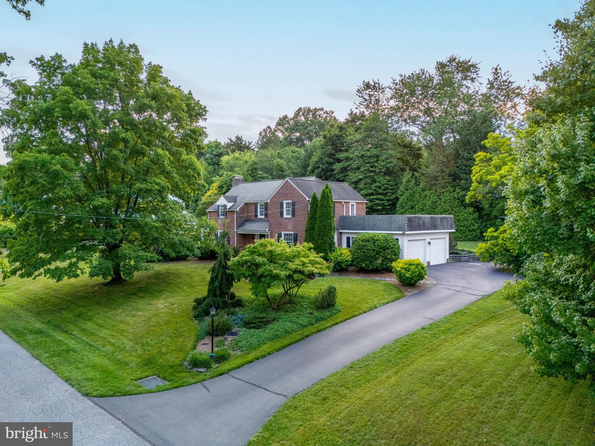 BELLEVUE MANOR - Residential