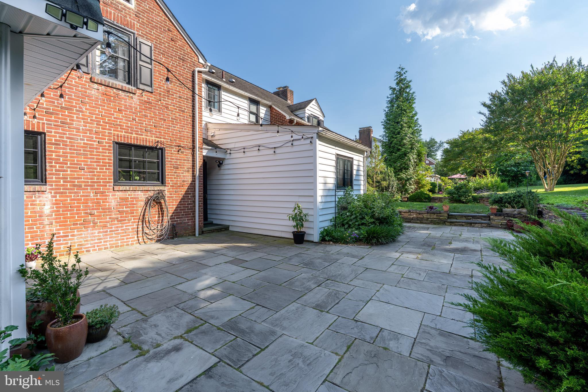 BELLEVUE MANOR - Residential
