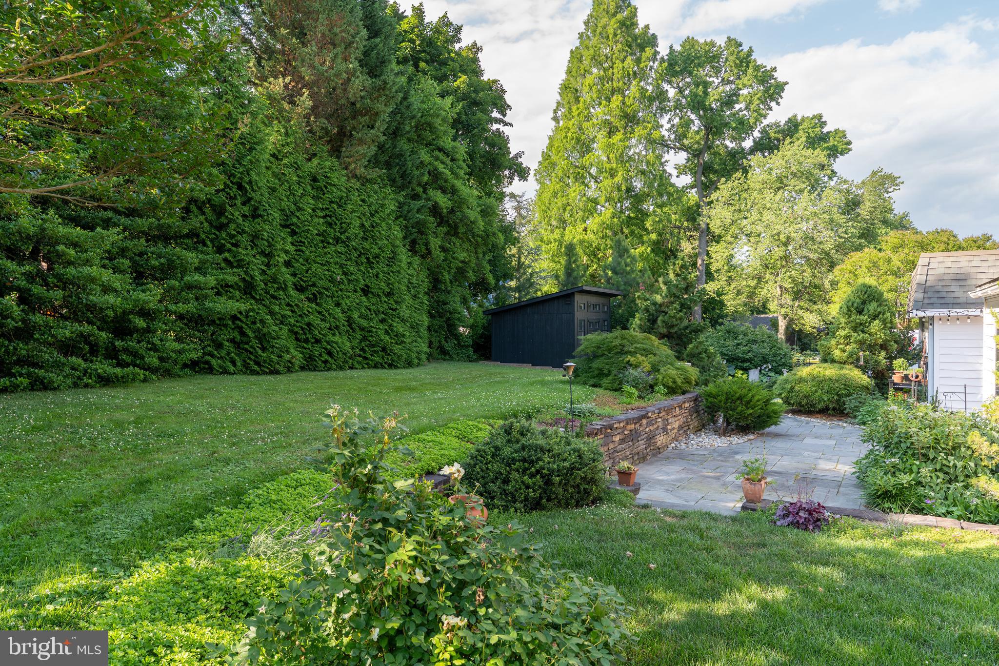 BELLEVUE MANOR - Residential
