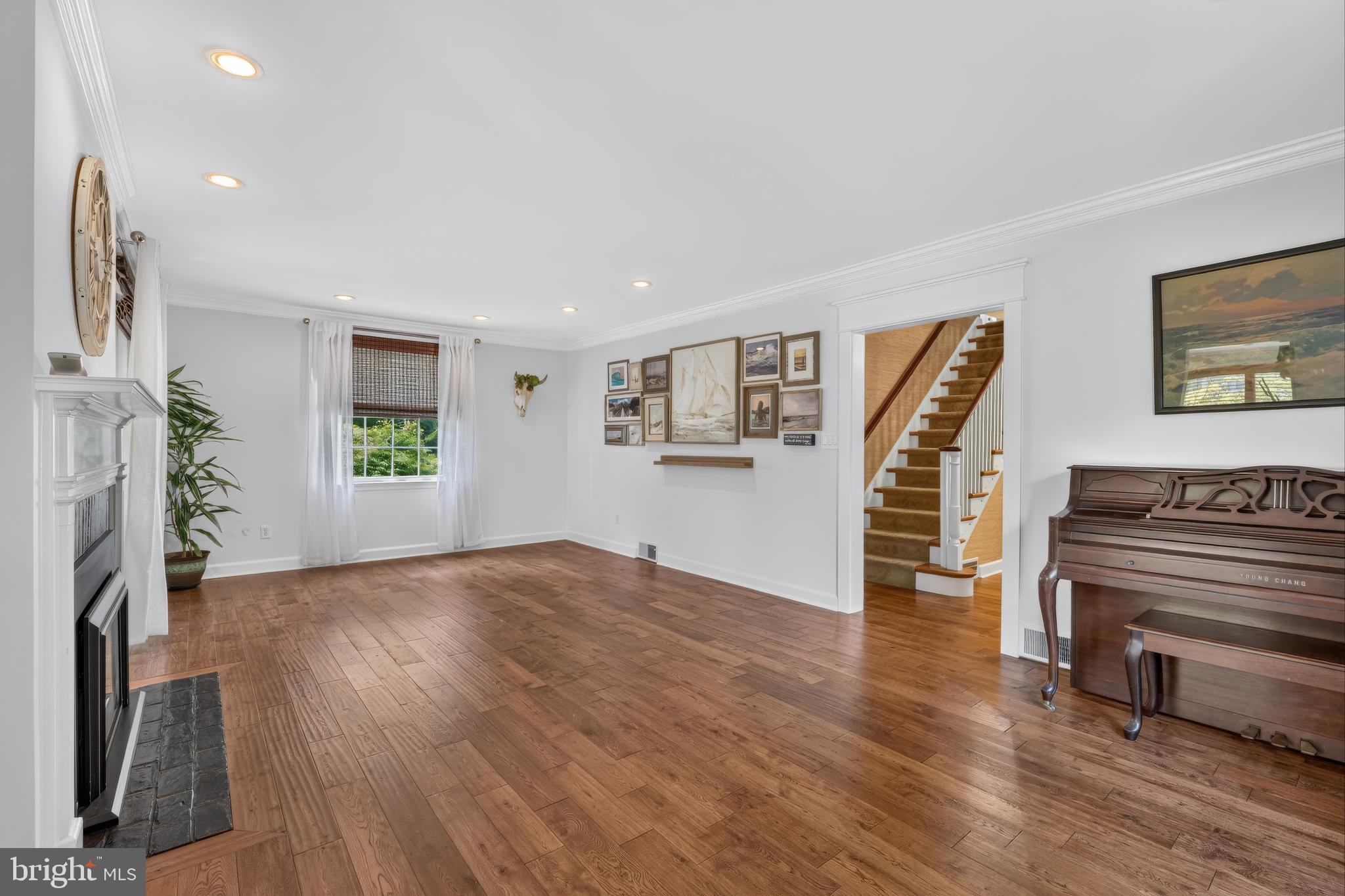 BELLEVUE MANOR - Residential