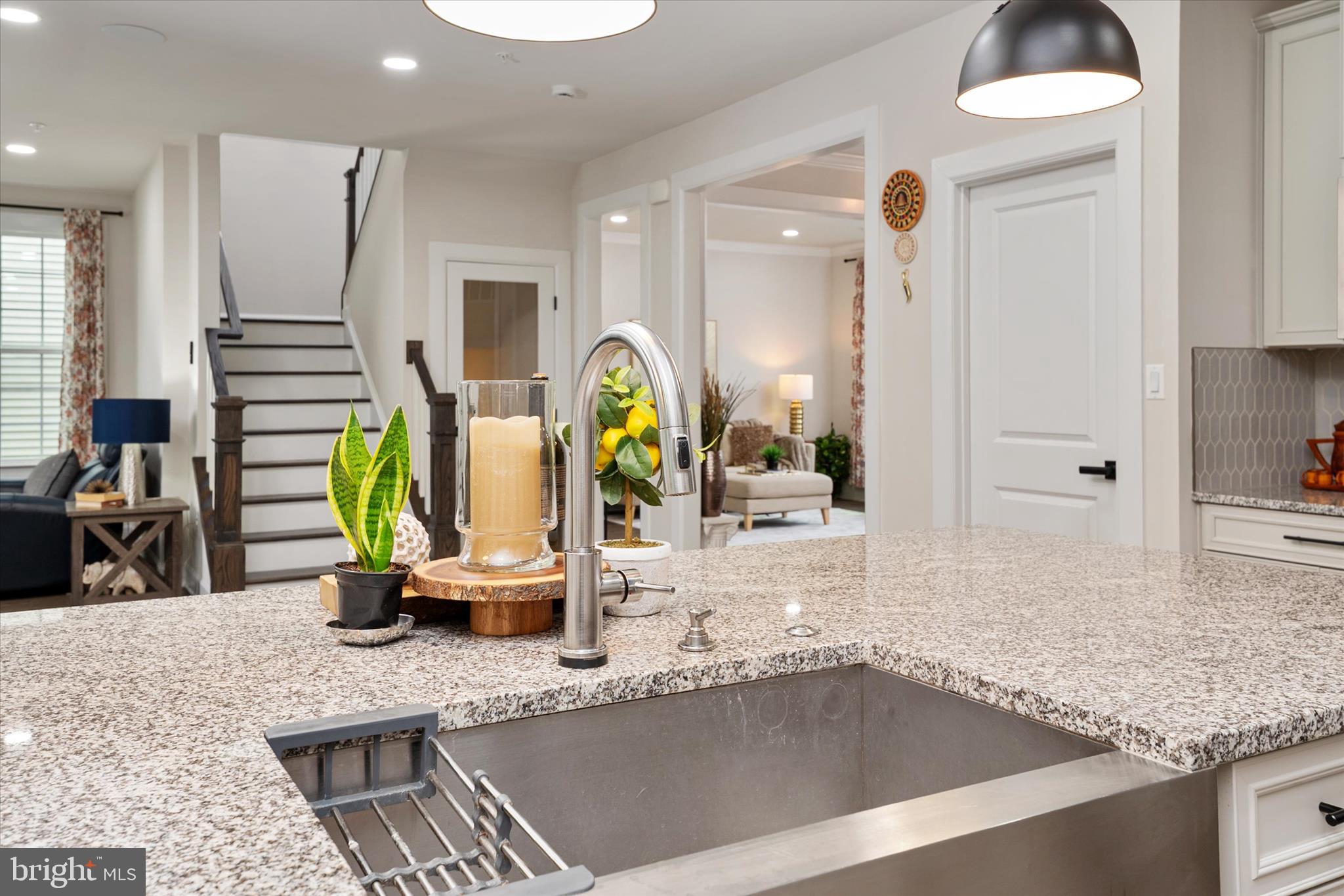 SOUTH LAKE - Residential