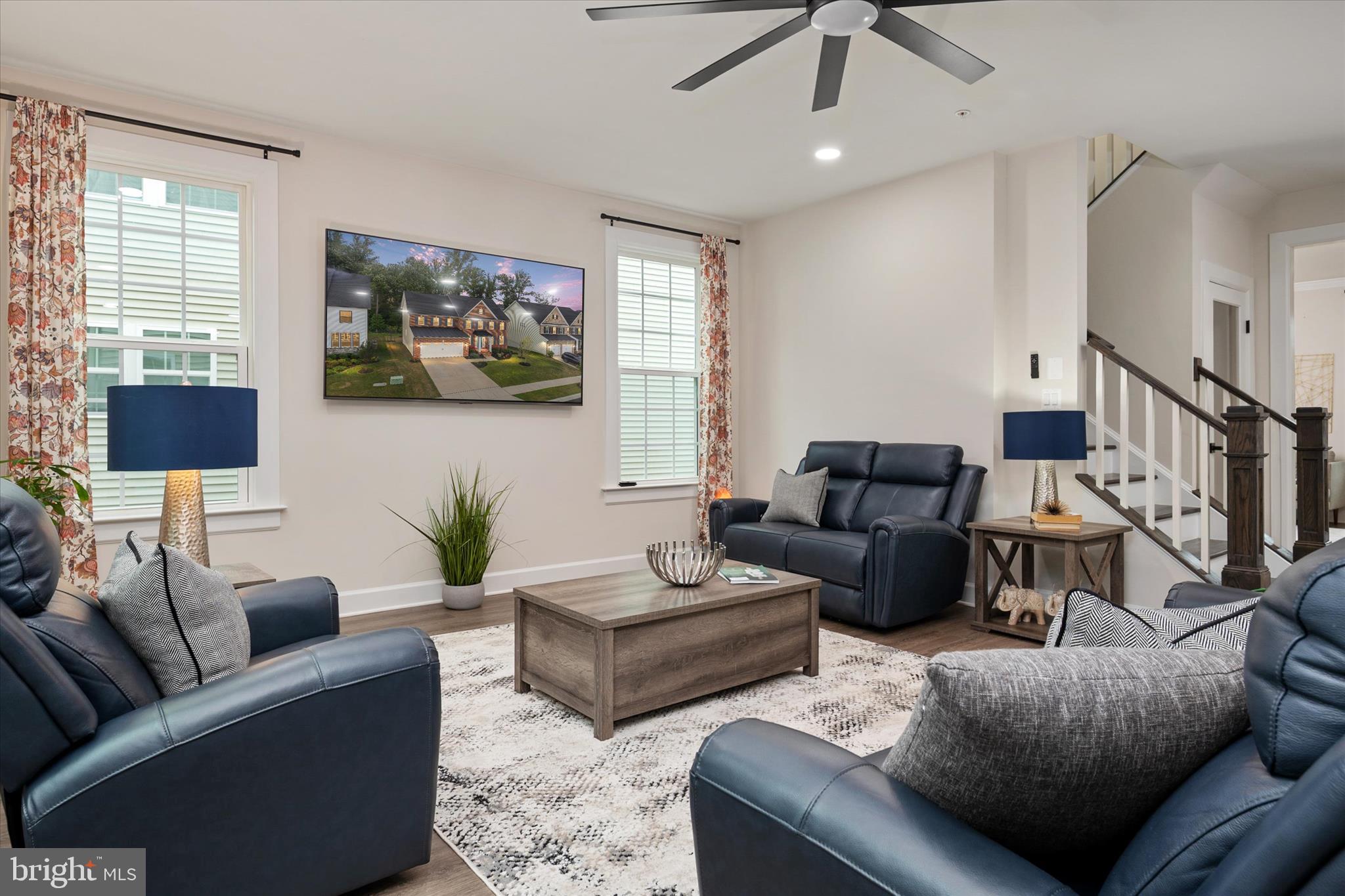 SOUTH LAKE - Residential