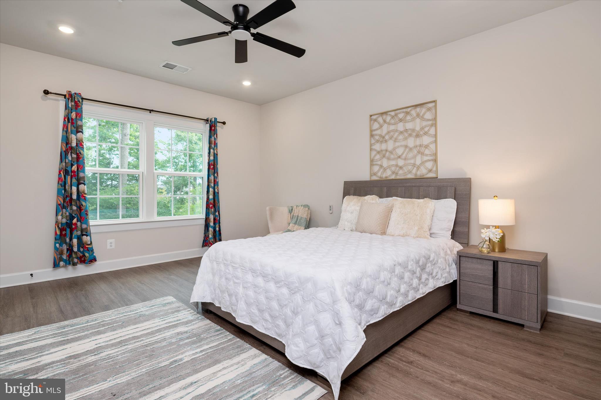 SOUTH LAKE - Residential