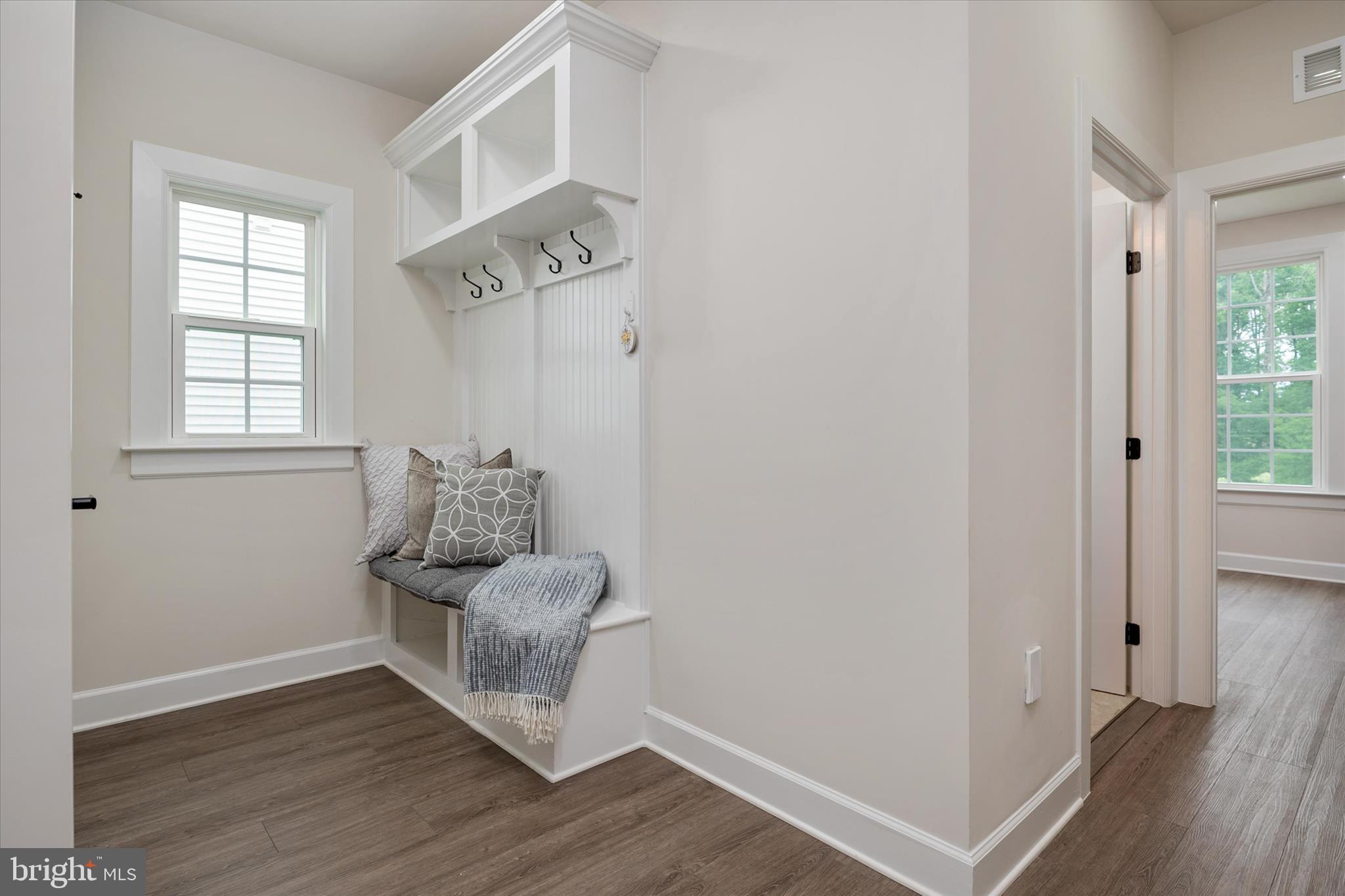 SOUTH LAKE - Residential