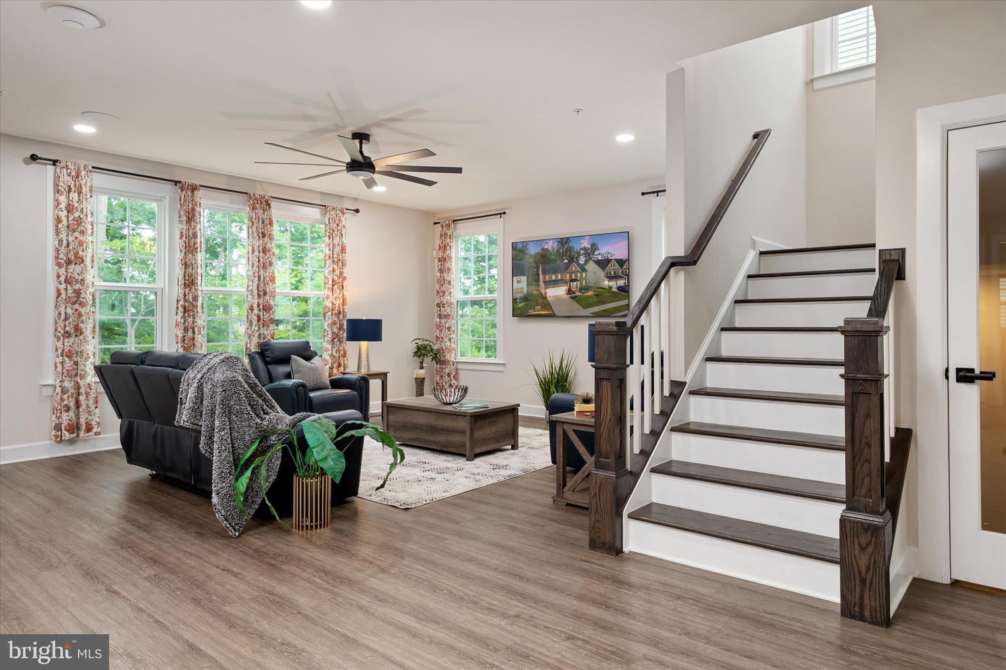 SOUTH LAKE - Residential