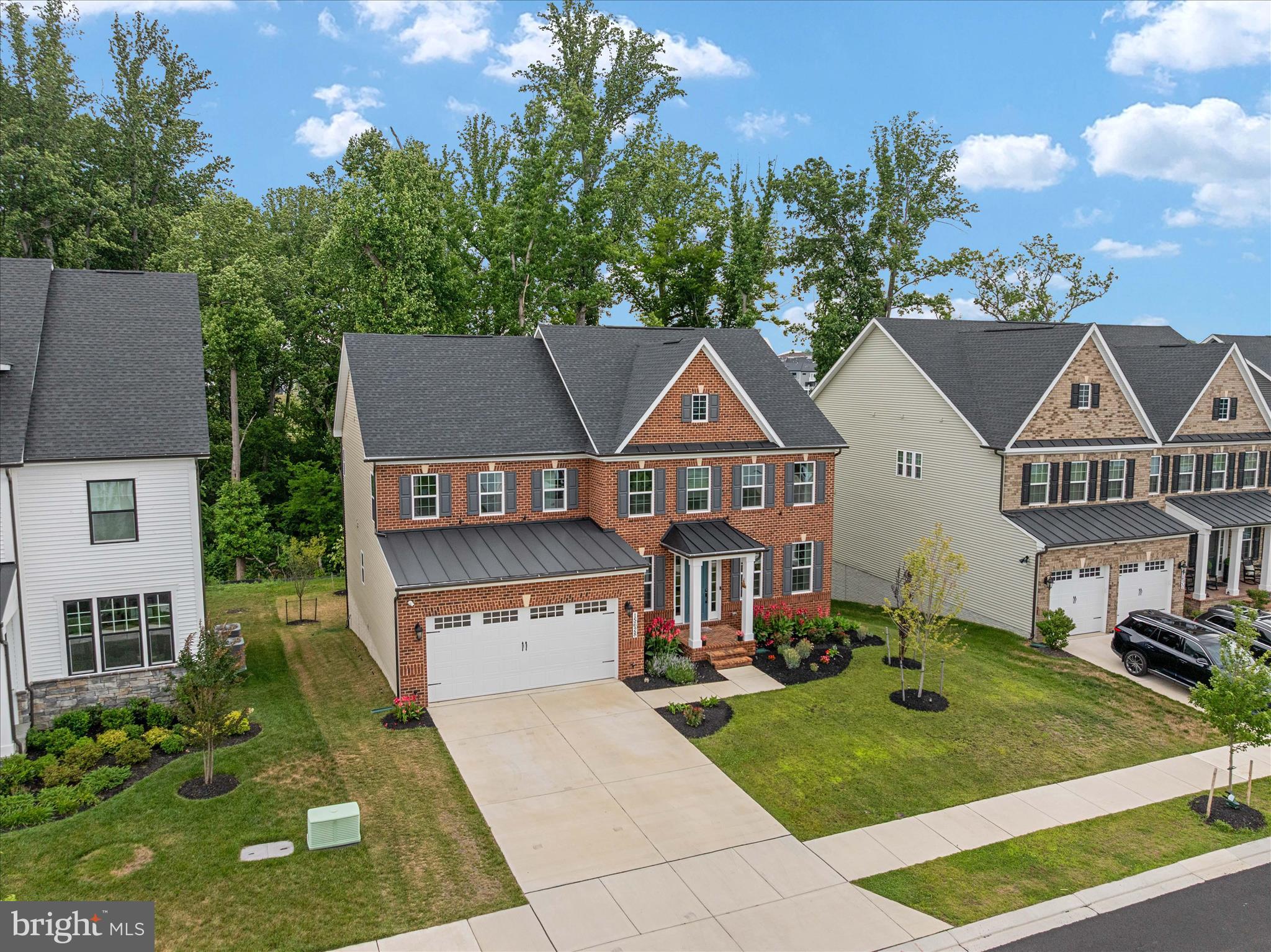 SOUTH LAKE - Residential