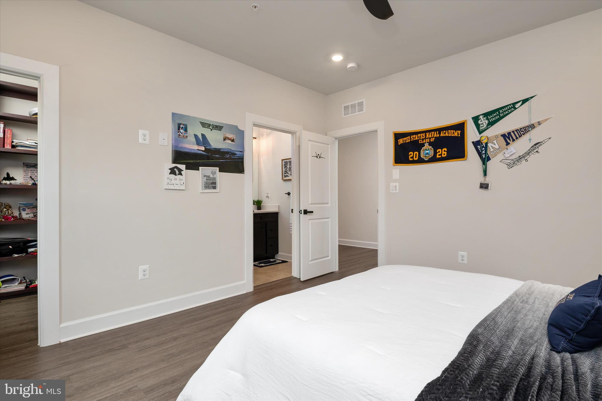 SOUTH LAKE - Residential