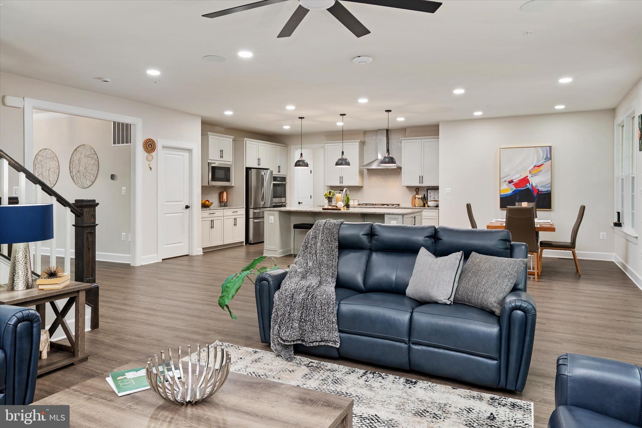 SOUTH LAKE - Residential