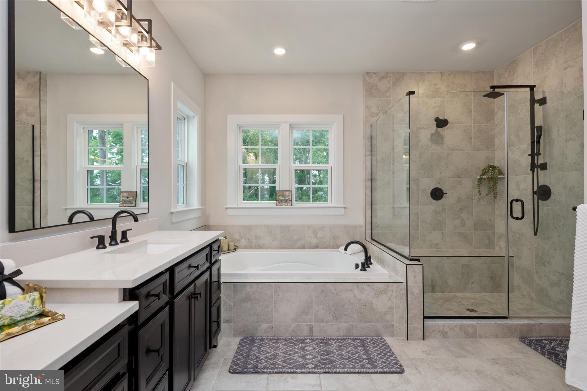 SOUTH LAKE - Residential
