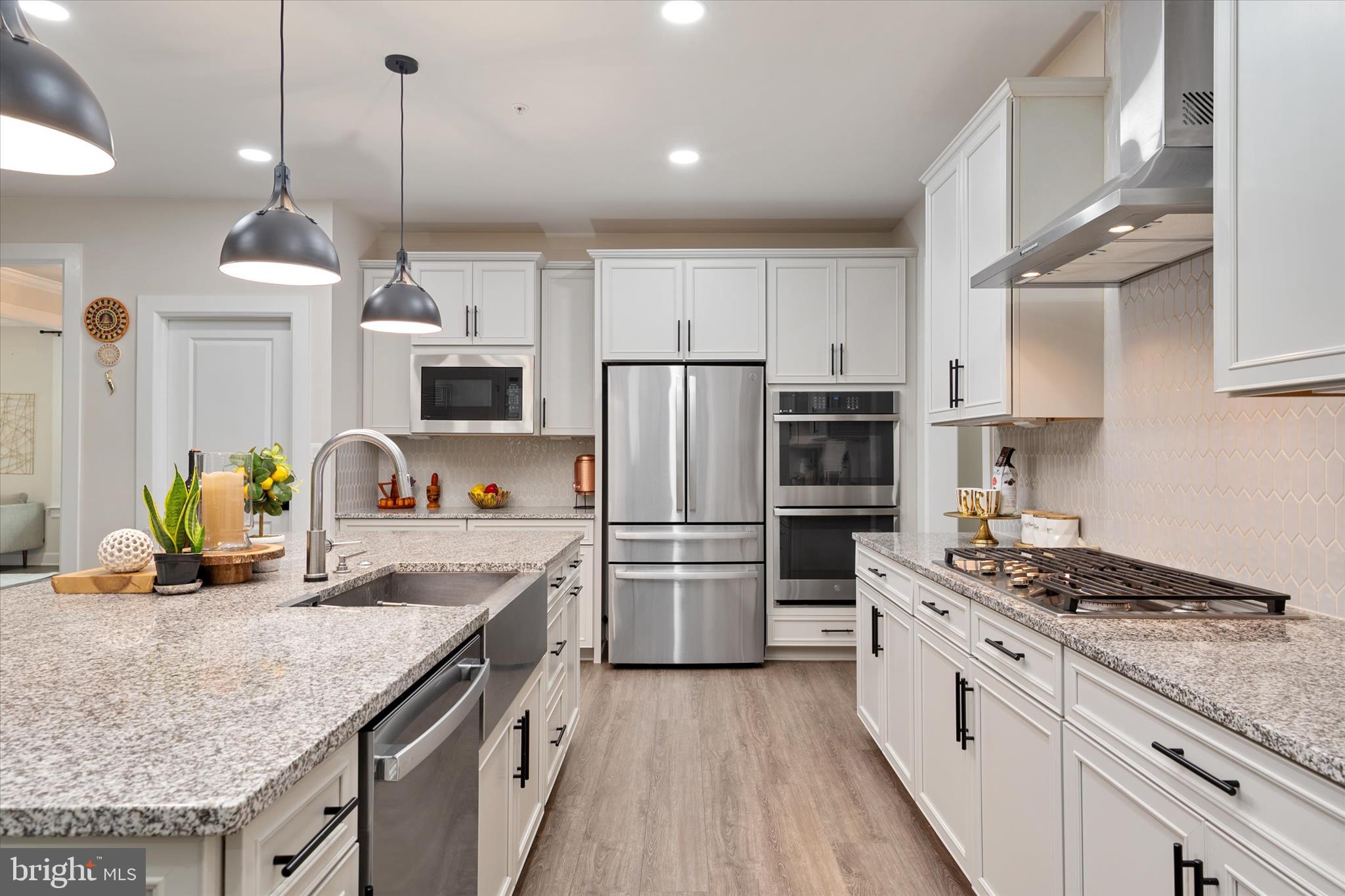 SOUTH LAKE - Residential