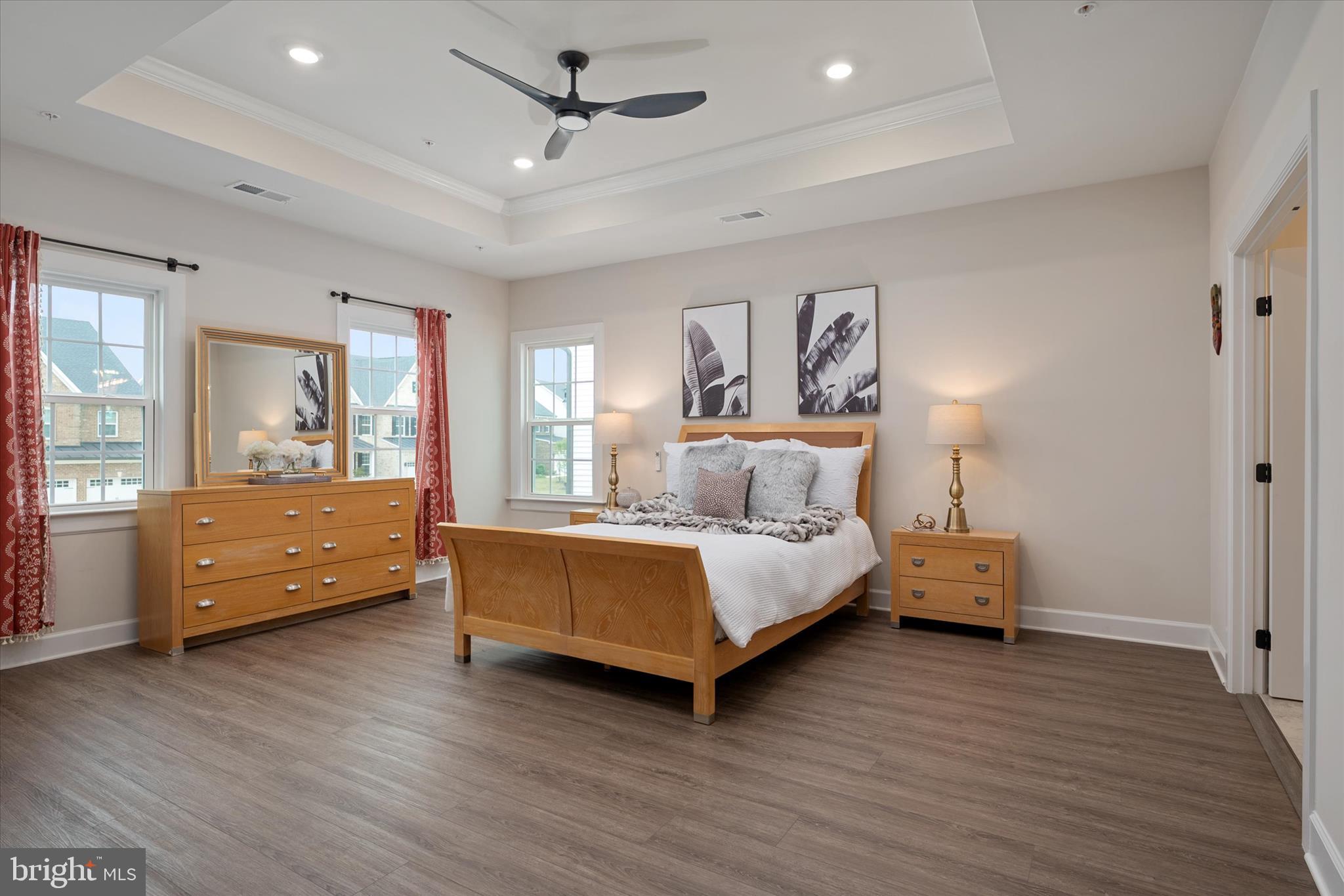 SOUTH LAKE - Residential