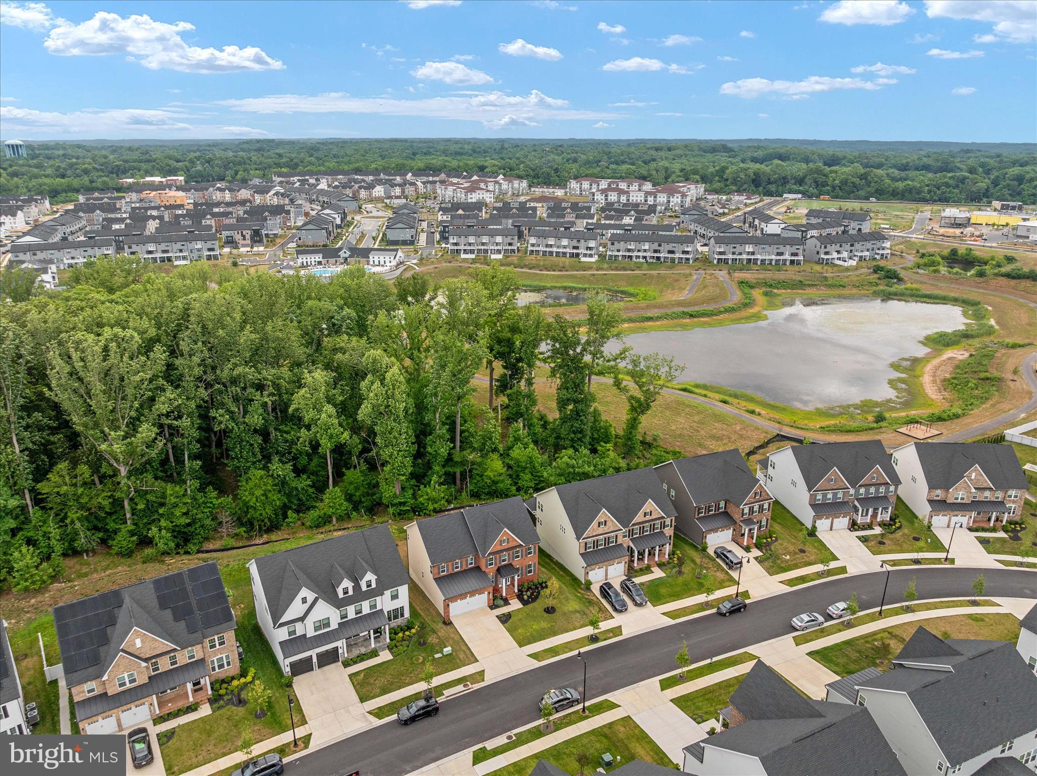 SOUTH LAKE - Residential