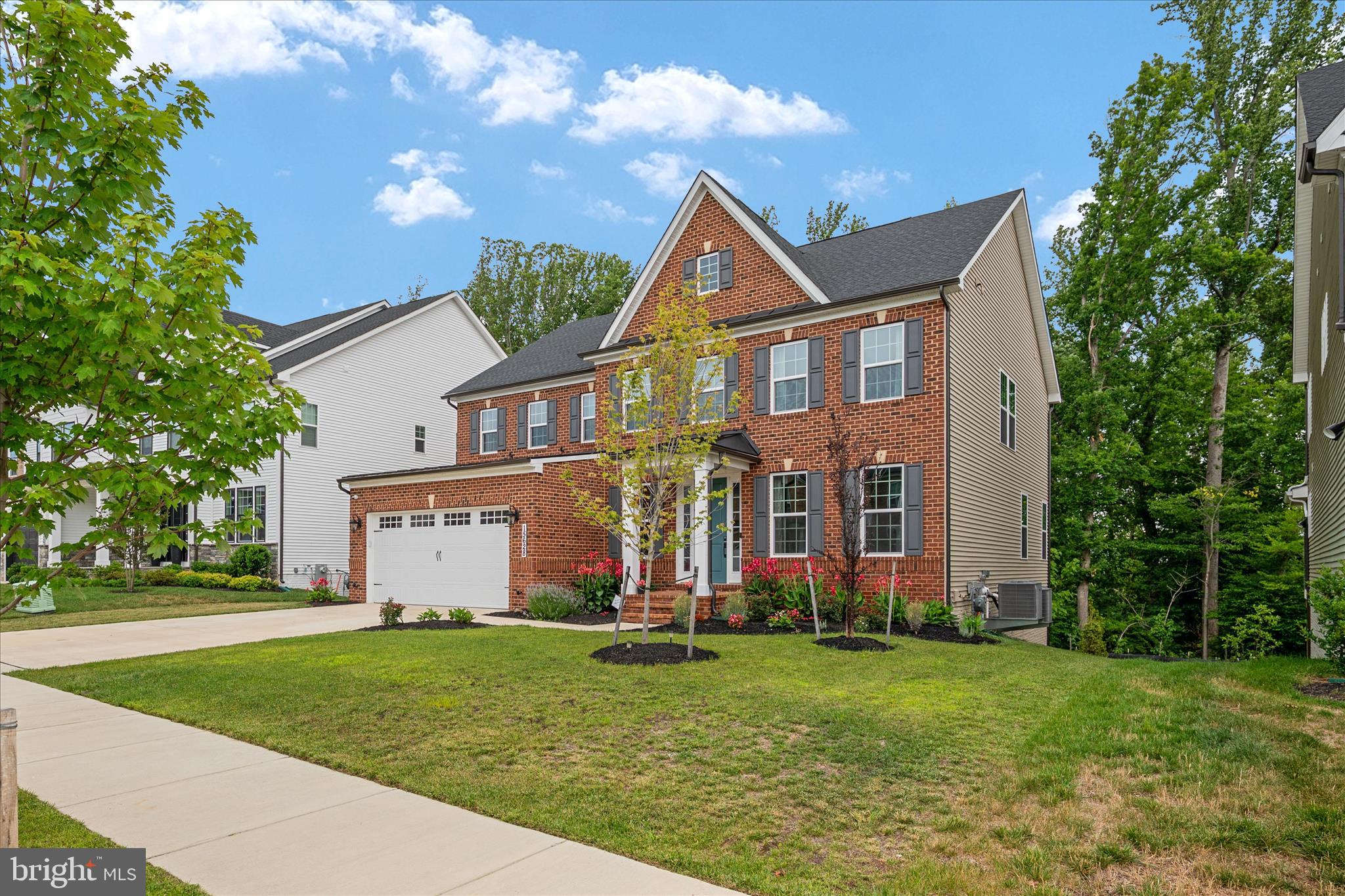 SOUTH LAKE - Residential