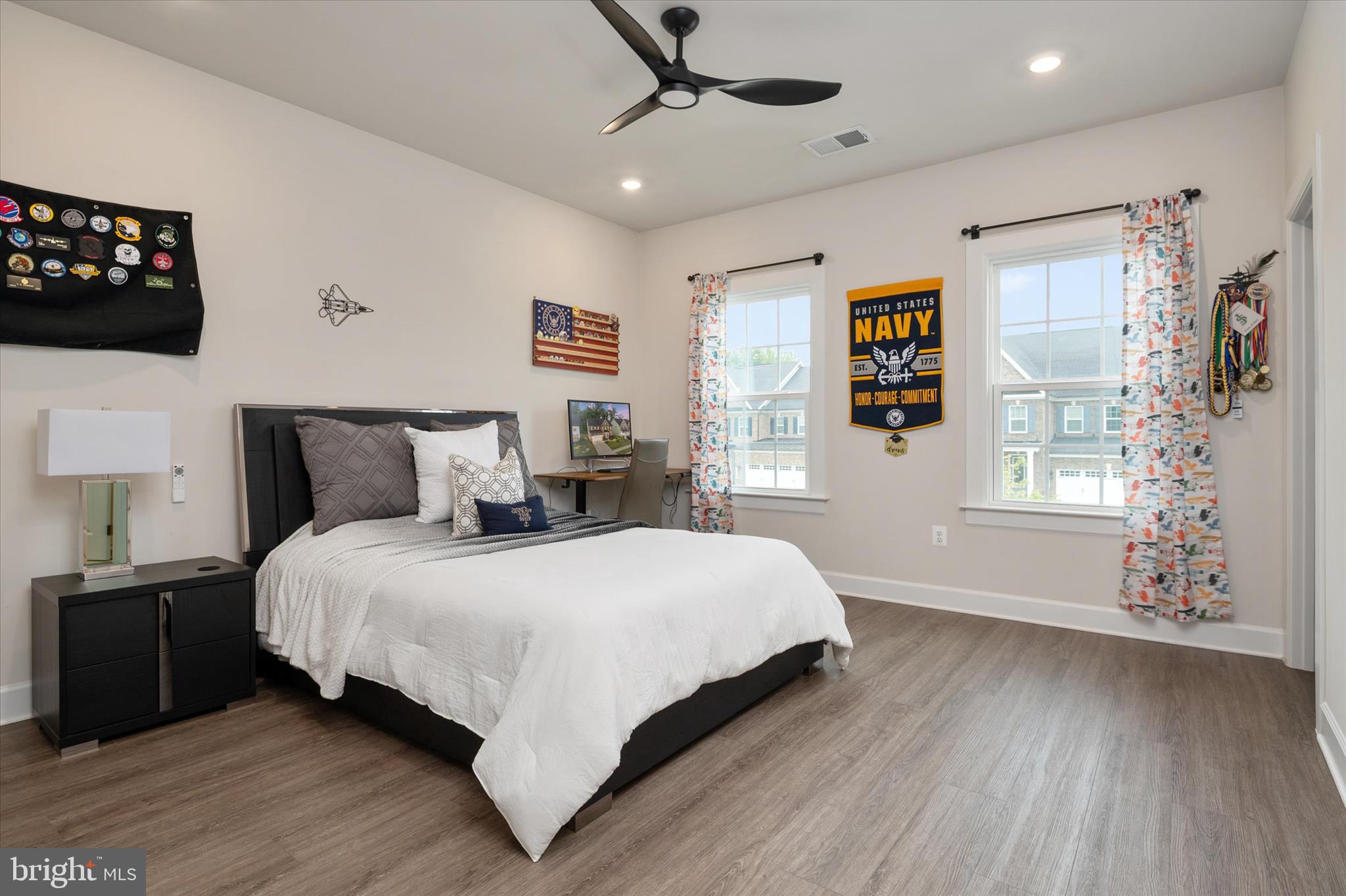 SOUTH LAKE - Residential