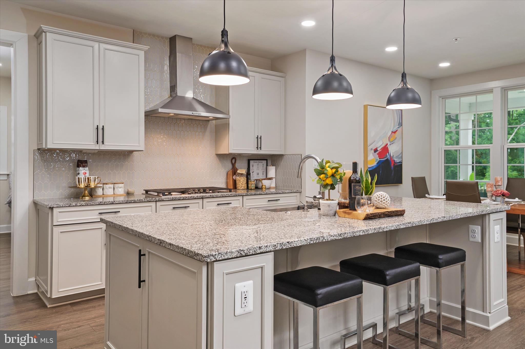 SOUTH LAKE - Residential