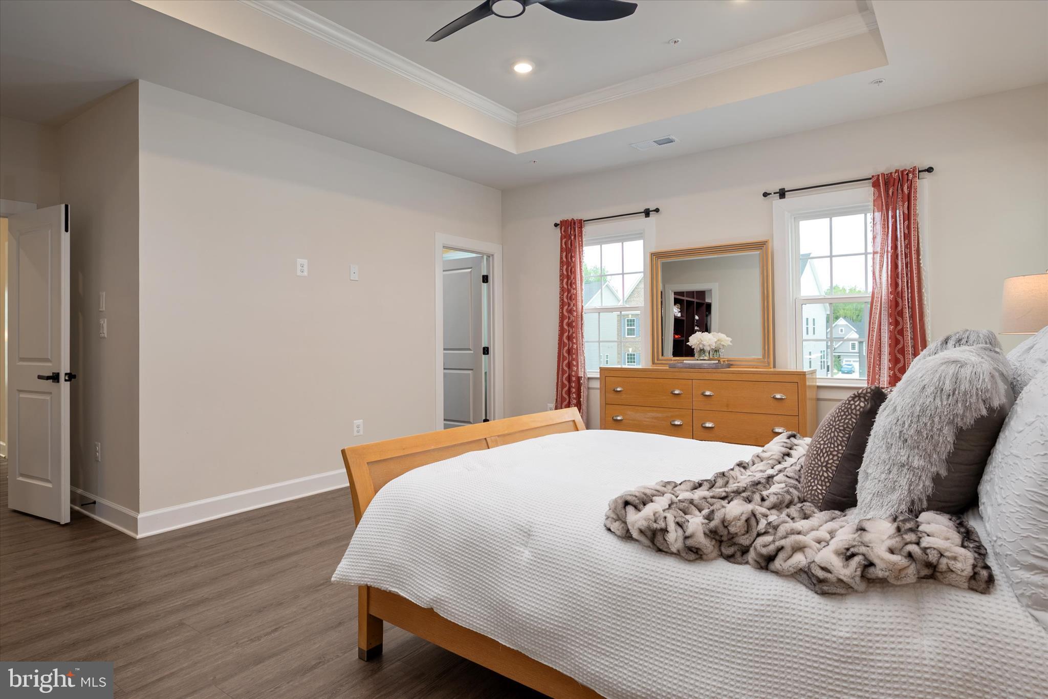 SOUTH LAKE - Residential