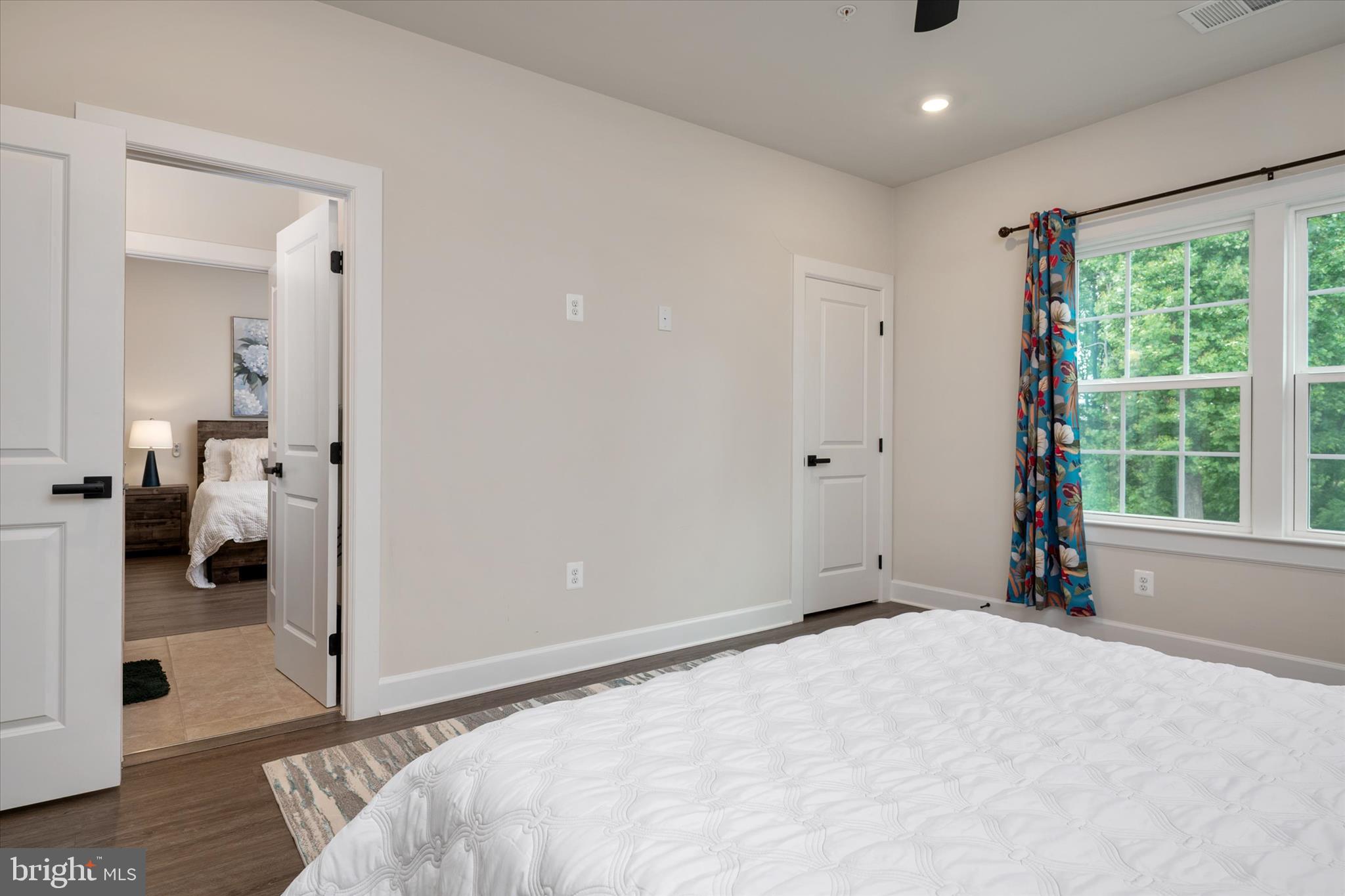 SOUTH LAKE - Residential