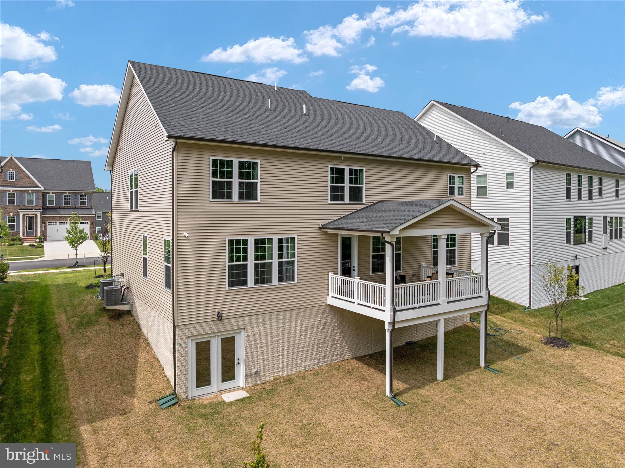 SOUTH LAKE - Residential