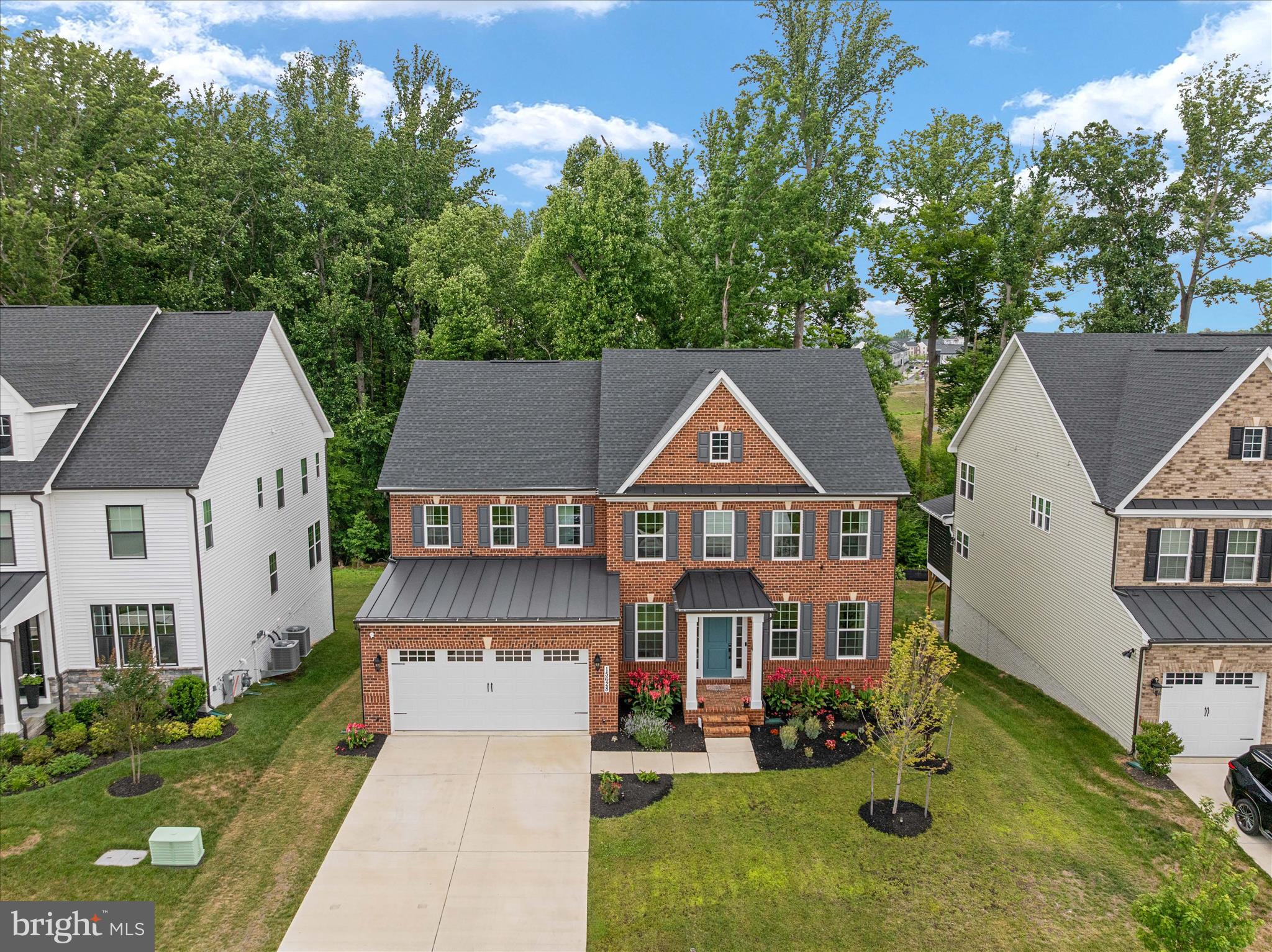 SOUTH LAKE - Residential