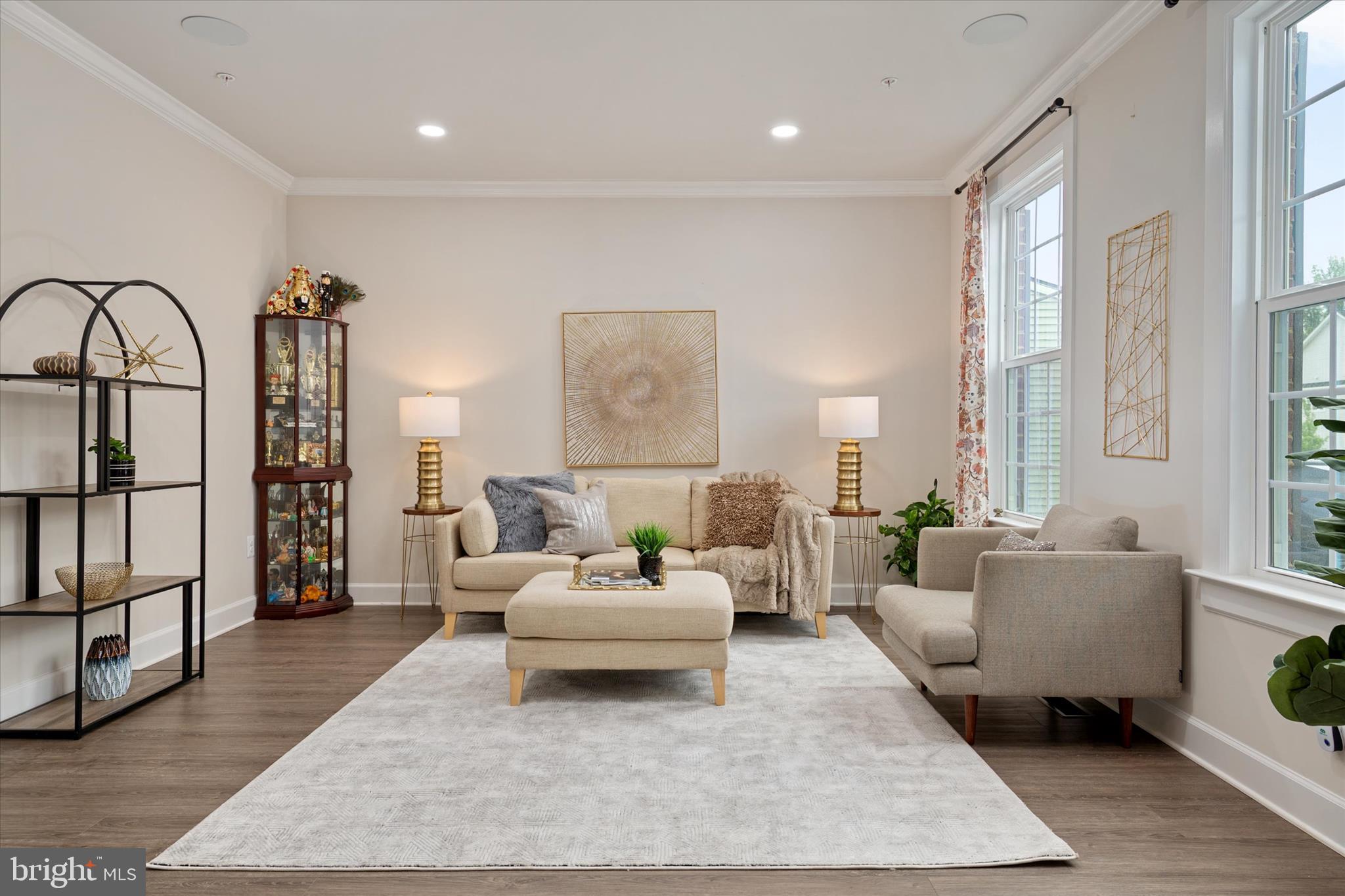SOUTH LAKE - Residential