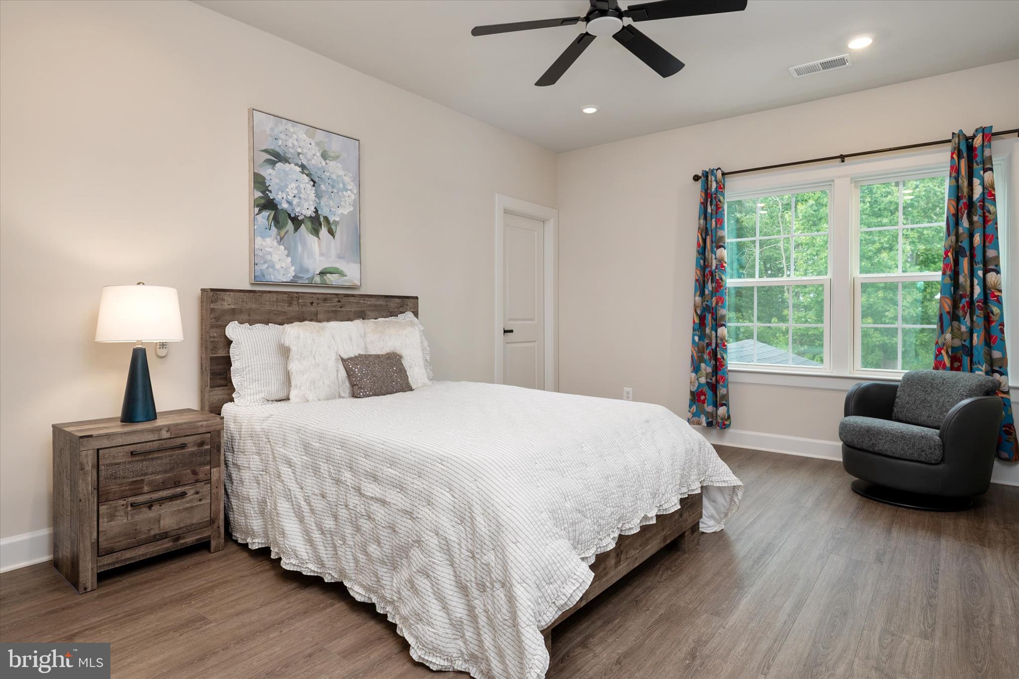 SOUTH LAKE - Residential