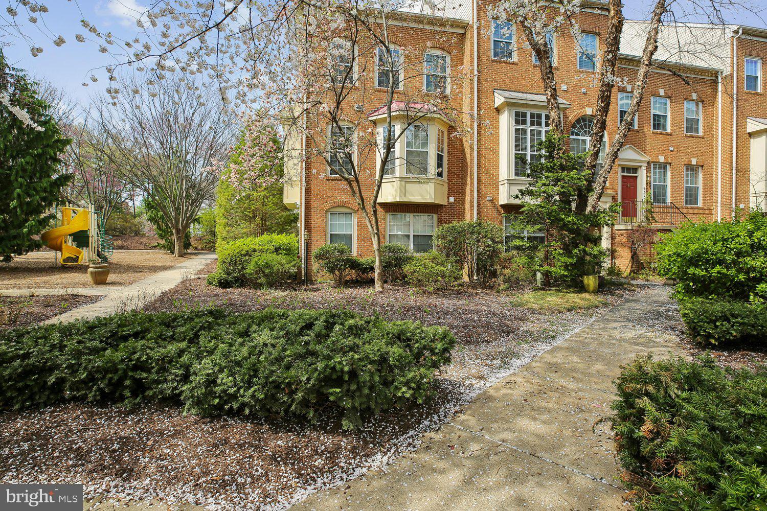 WASHINGTONIAN CENTER - Residential