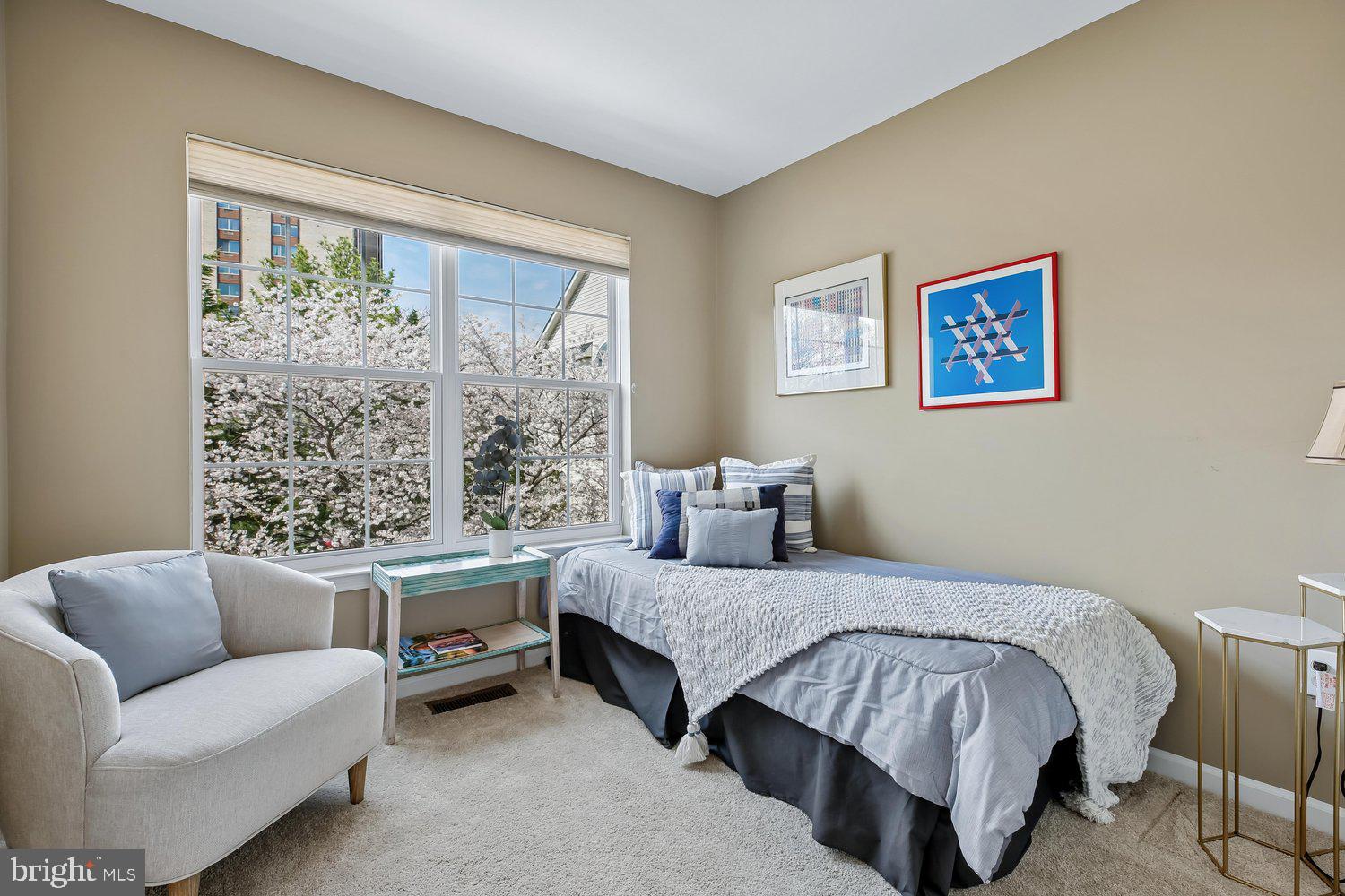WASHINGTONIAN CENTER - Residential