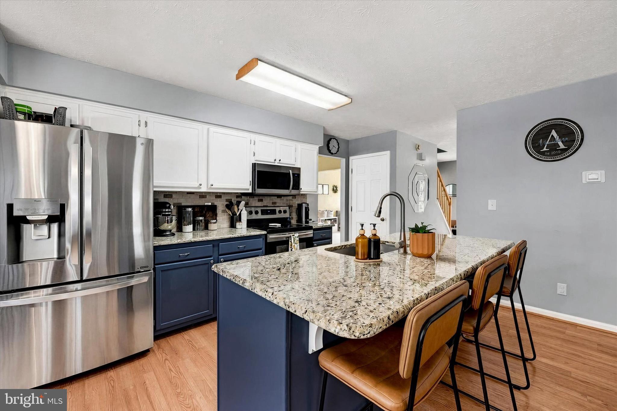 CONSTANT FRIENDSHIP - Residential