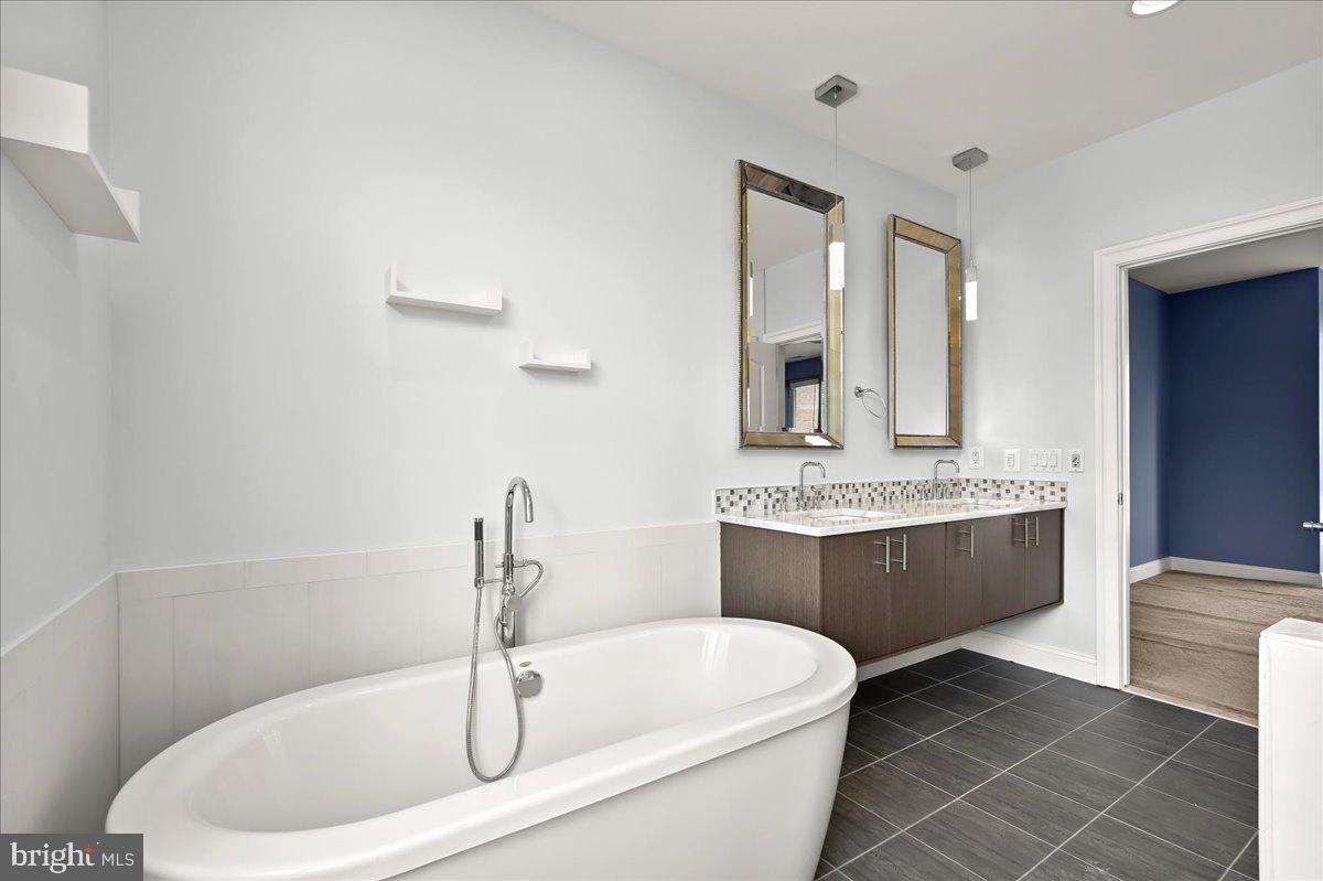 PIER HOMES AT HARBORVIEW - Residential Lease