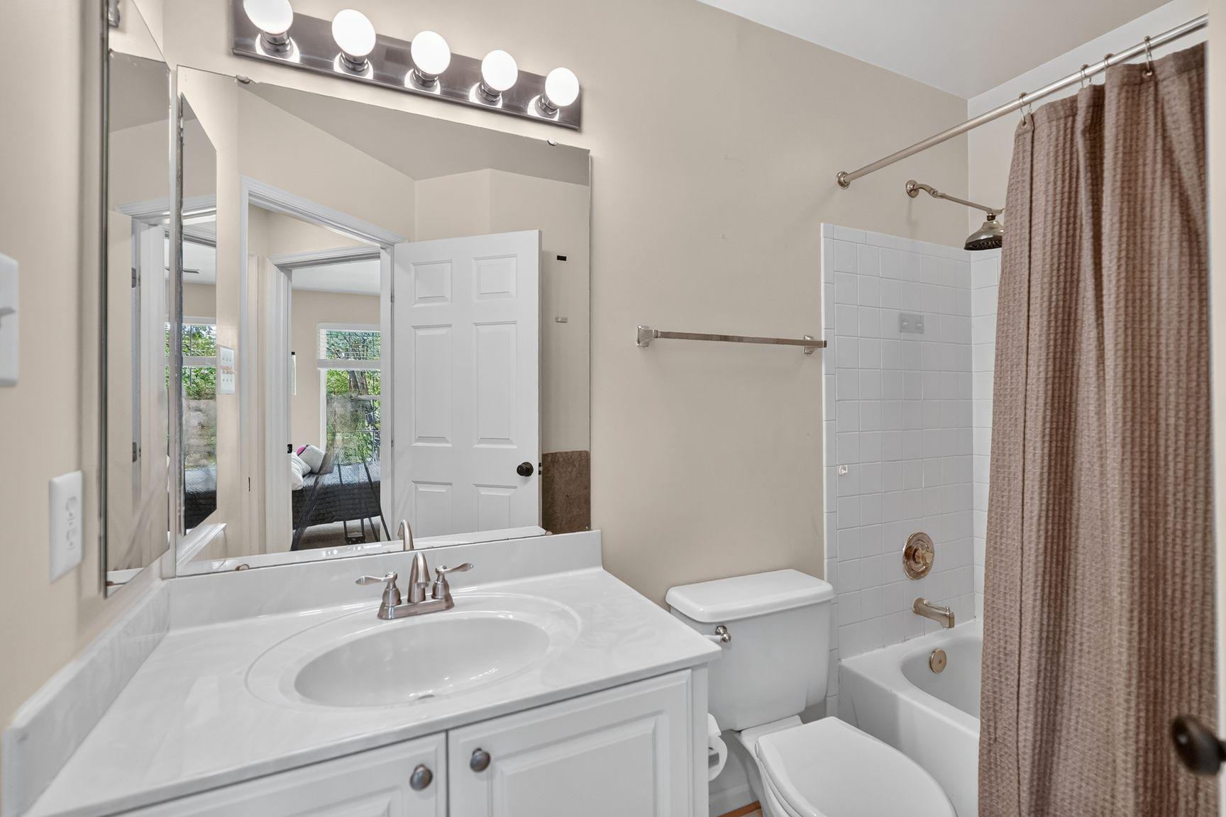SHADY OAKS - Residential