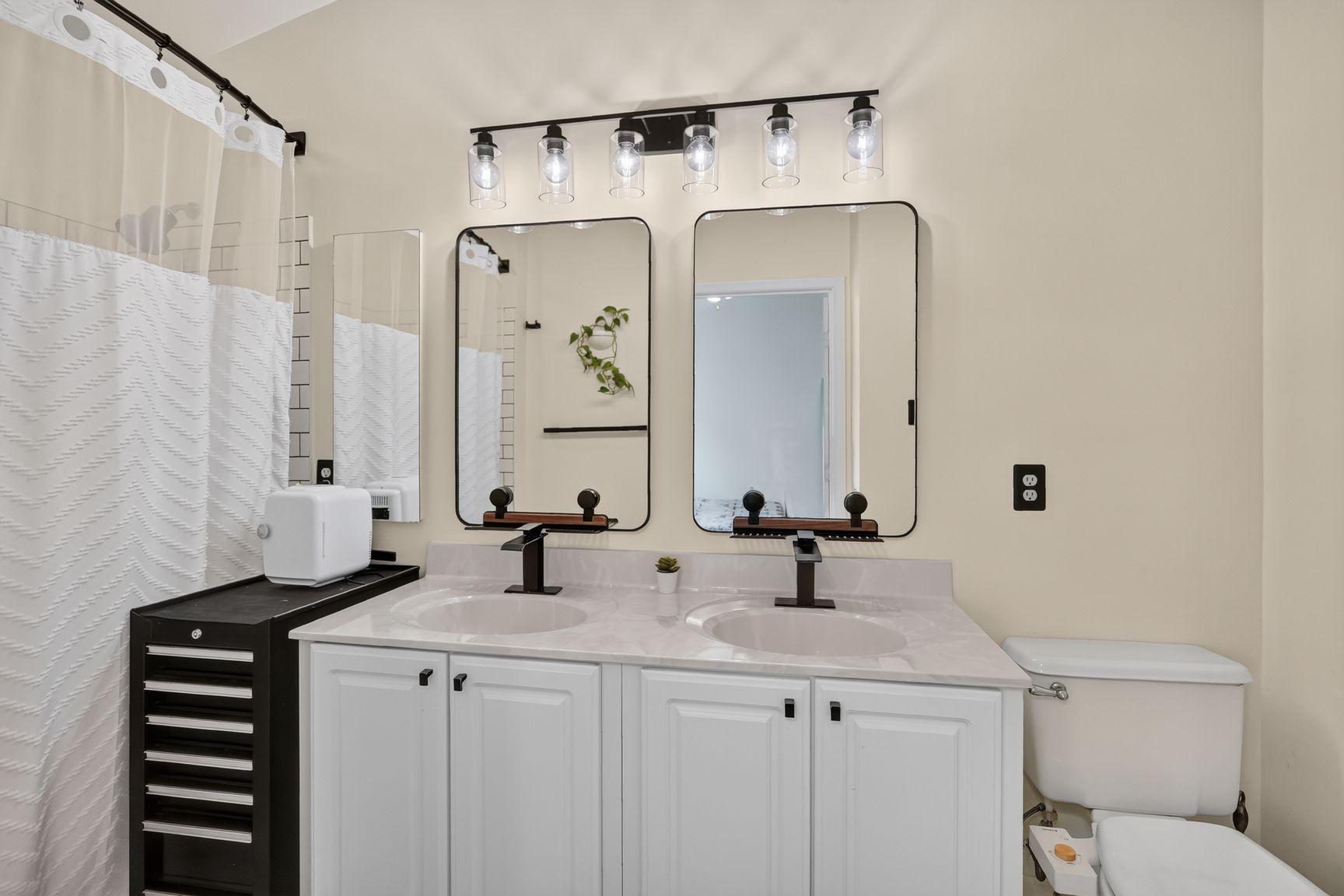 SHADY OAKS - Residential