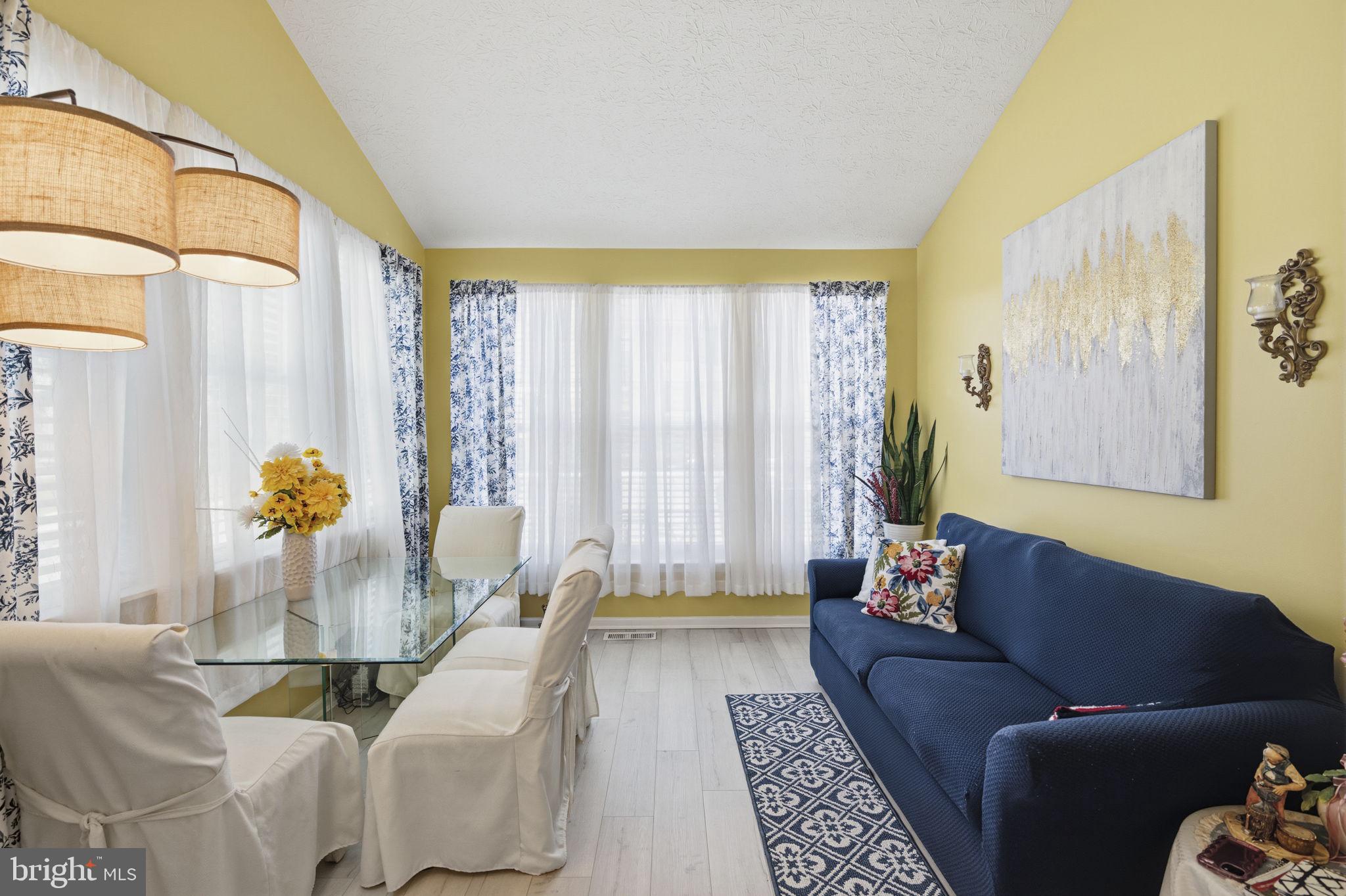 HOLLY WOODS - Residential