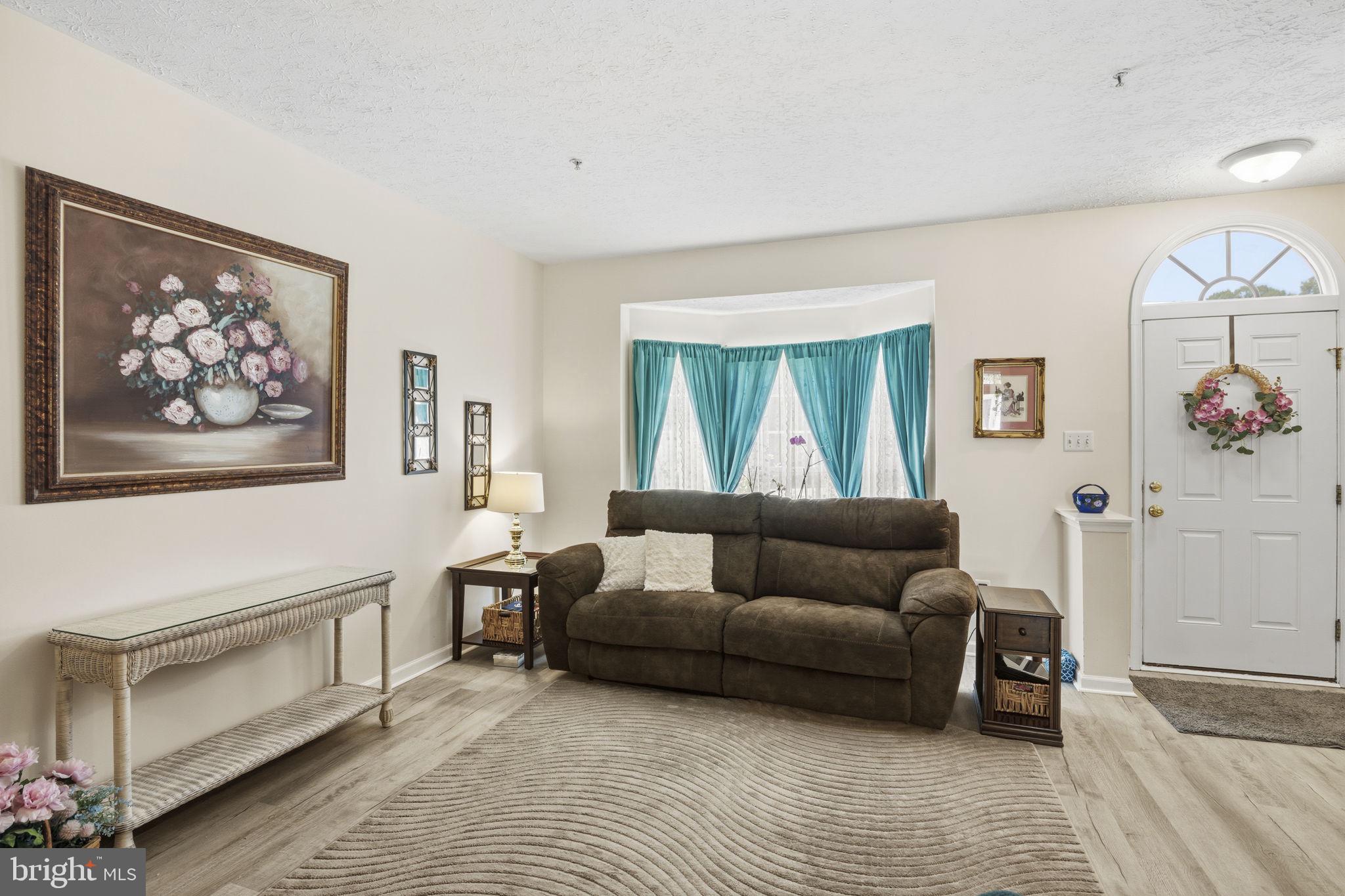 HOLLY WOODS - Residential