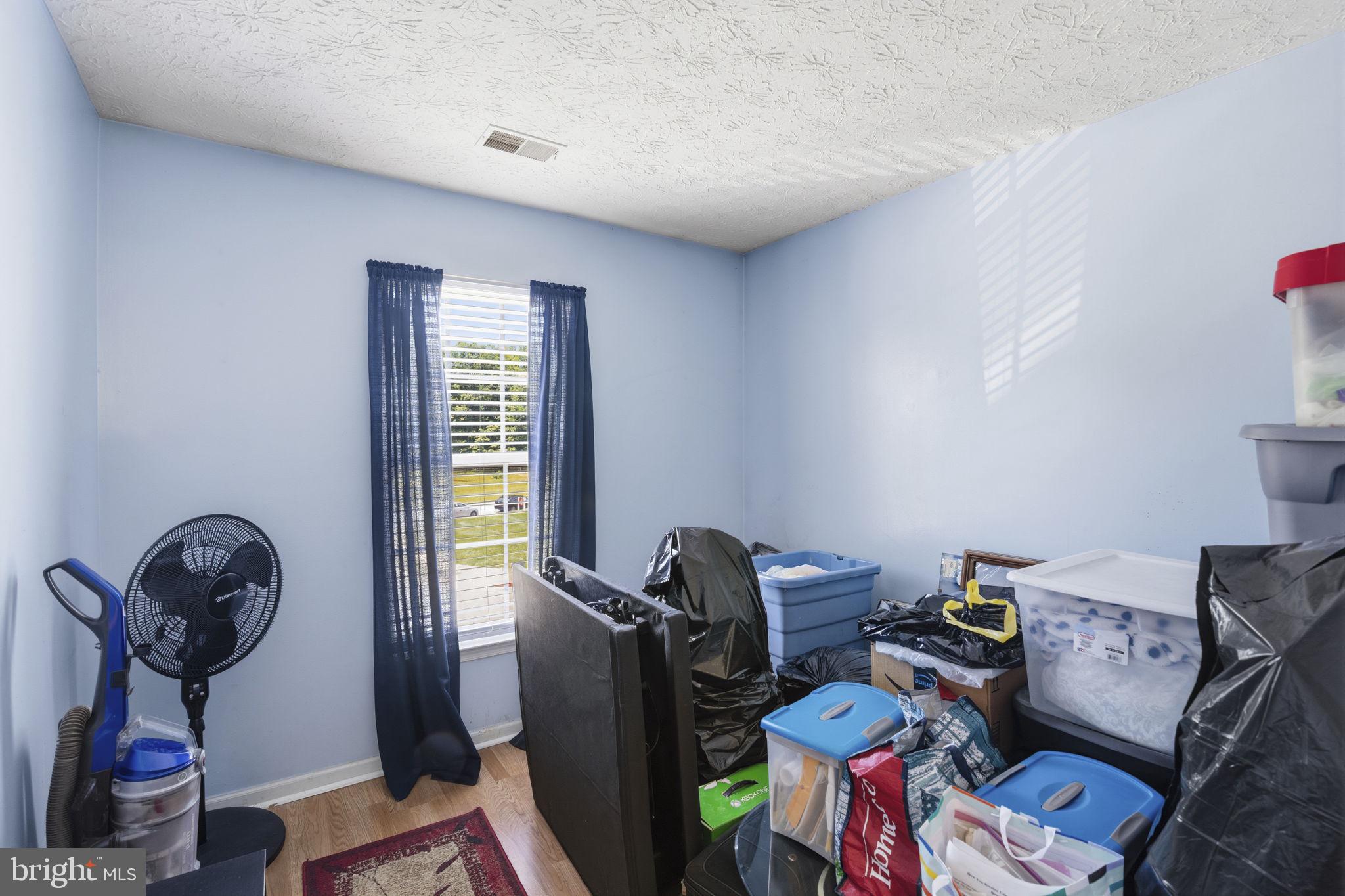 HOLLY WOODS - Residential