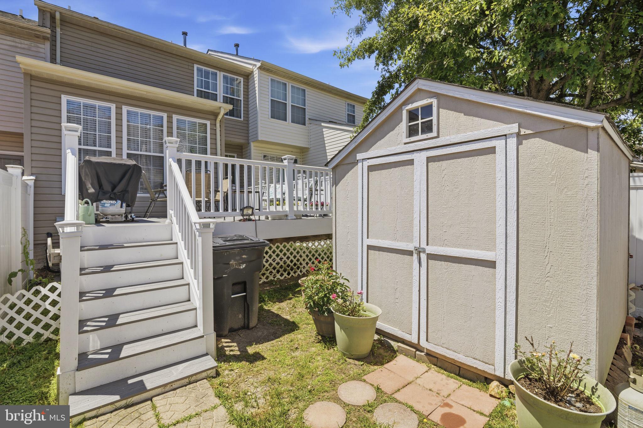 HOLLY WOODS - Residential