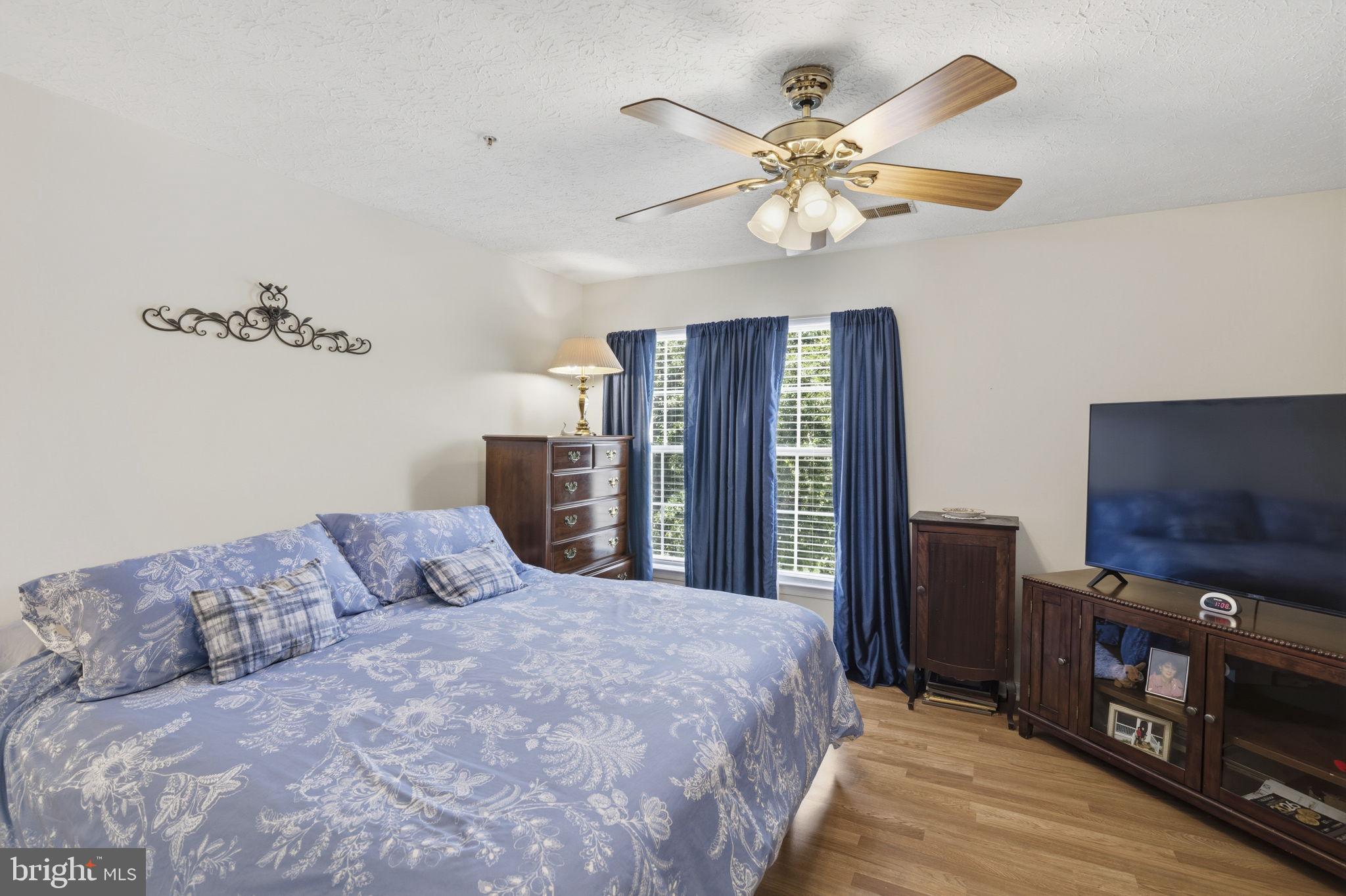 HOLLY WOODS - Residential