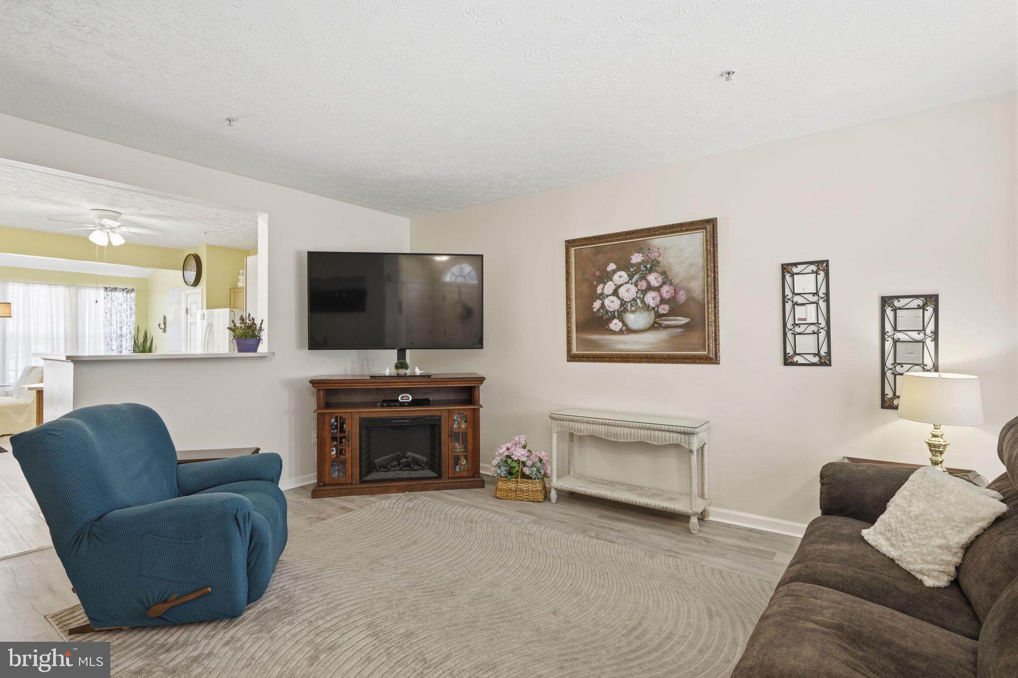 HOLLY WOODS - Residential