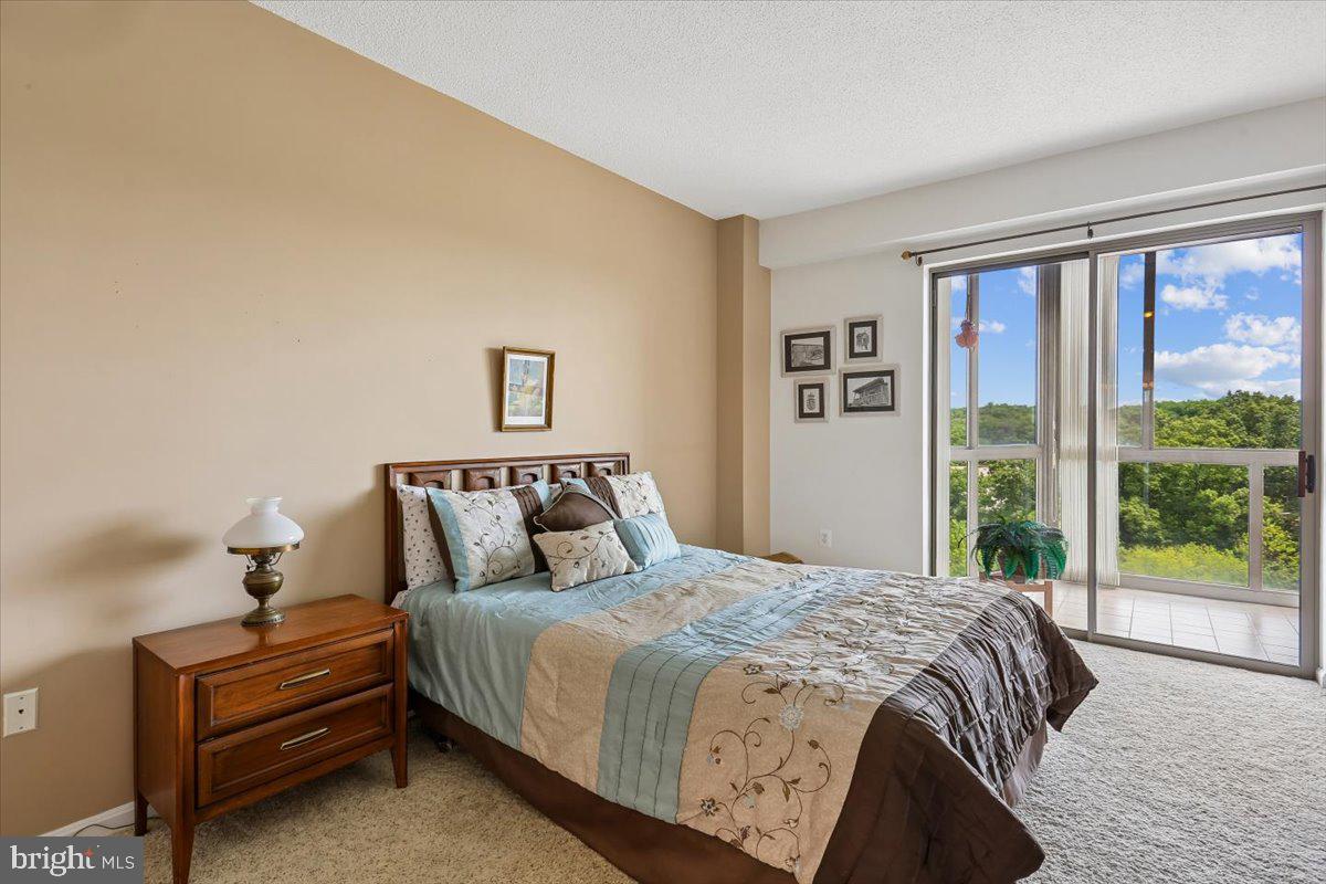 LEISURE WORLD - Residential
