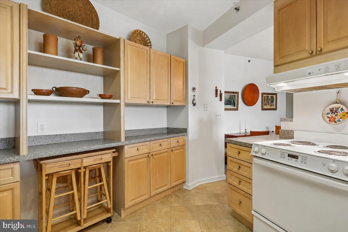 LEISURE WORLD - Residential