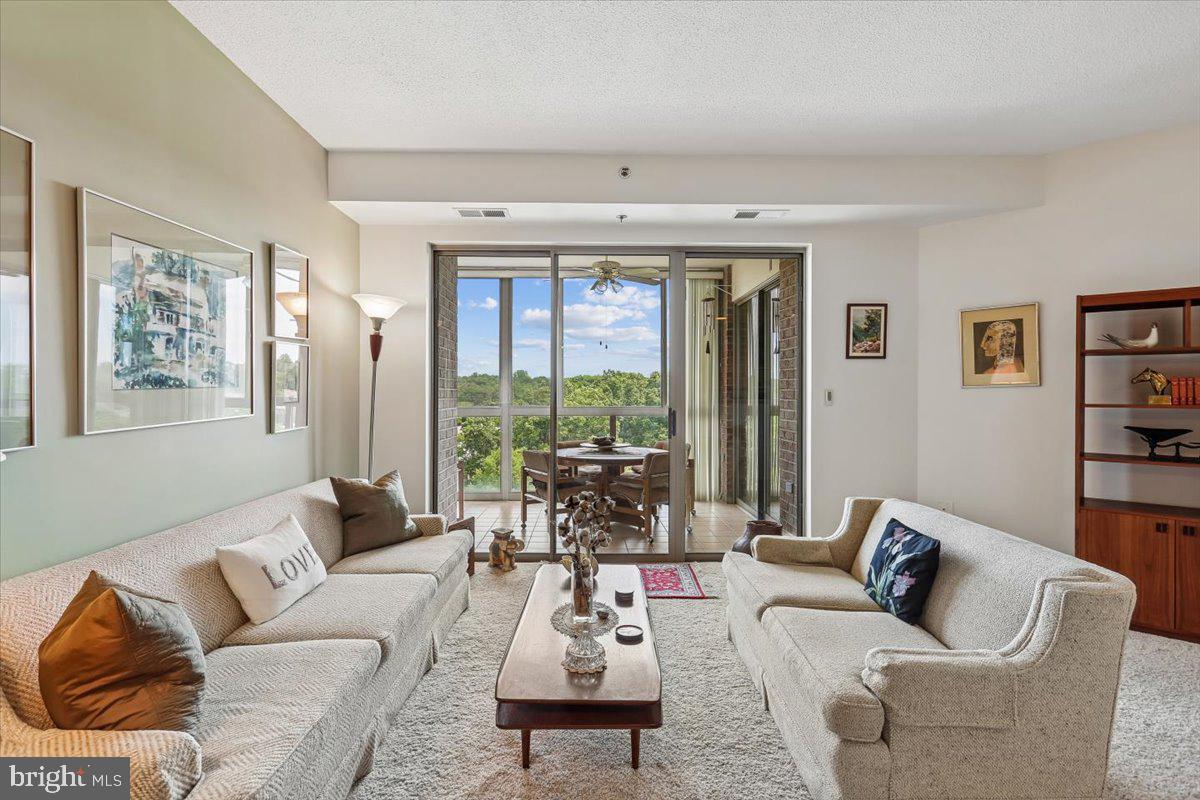 LEISURE WORLD - Residential