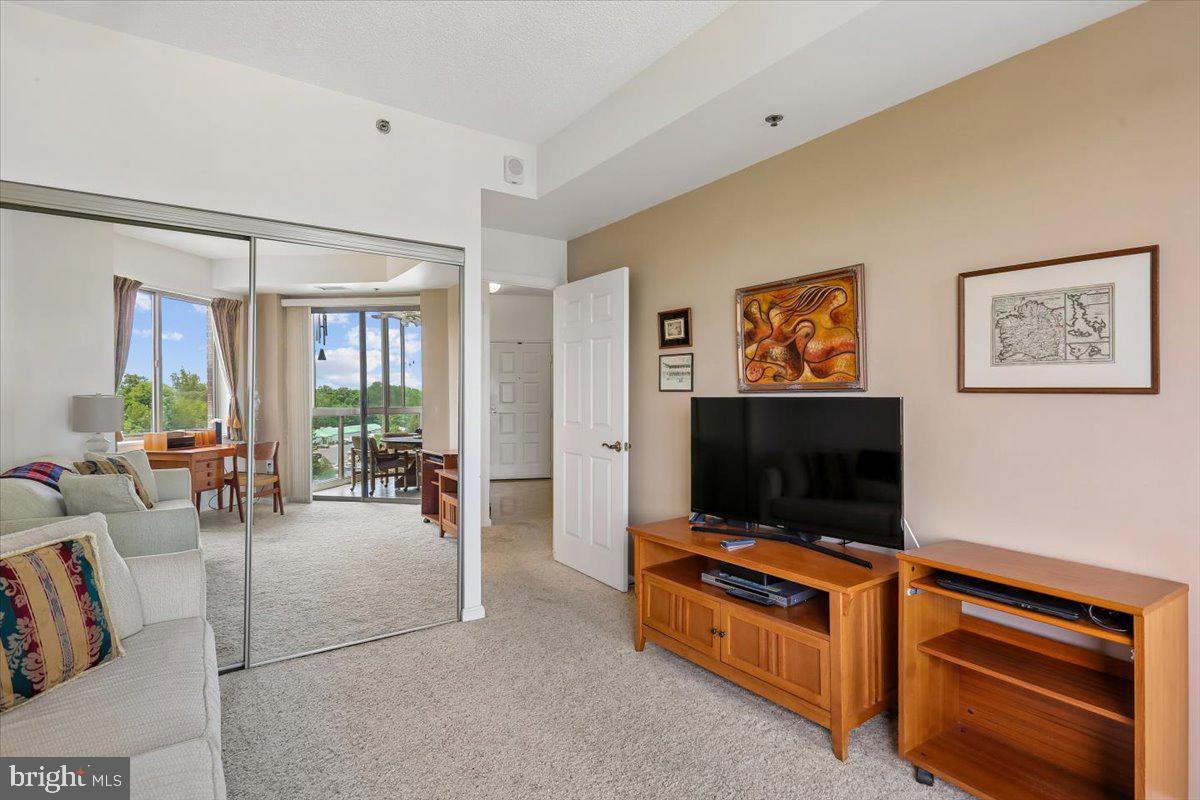 LEISURE WORLD - Residential
