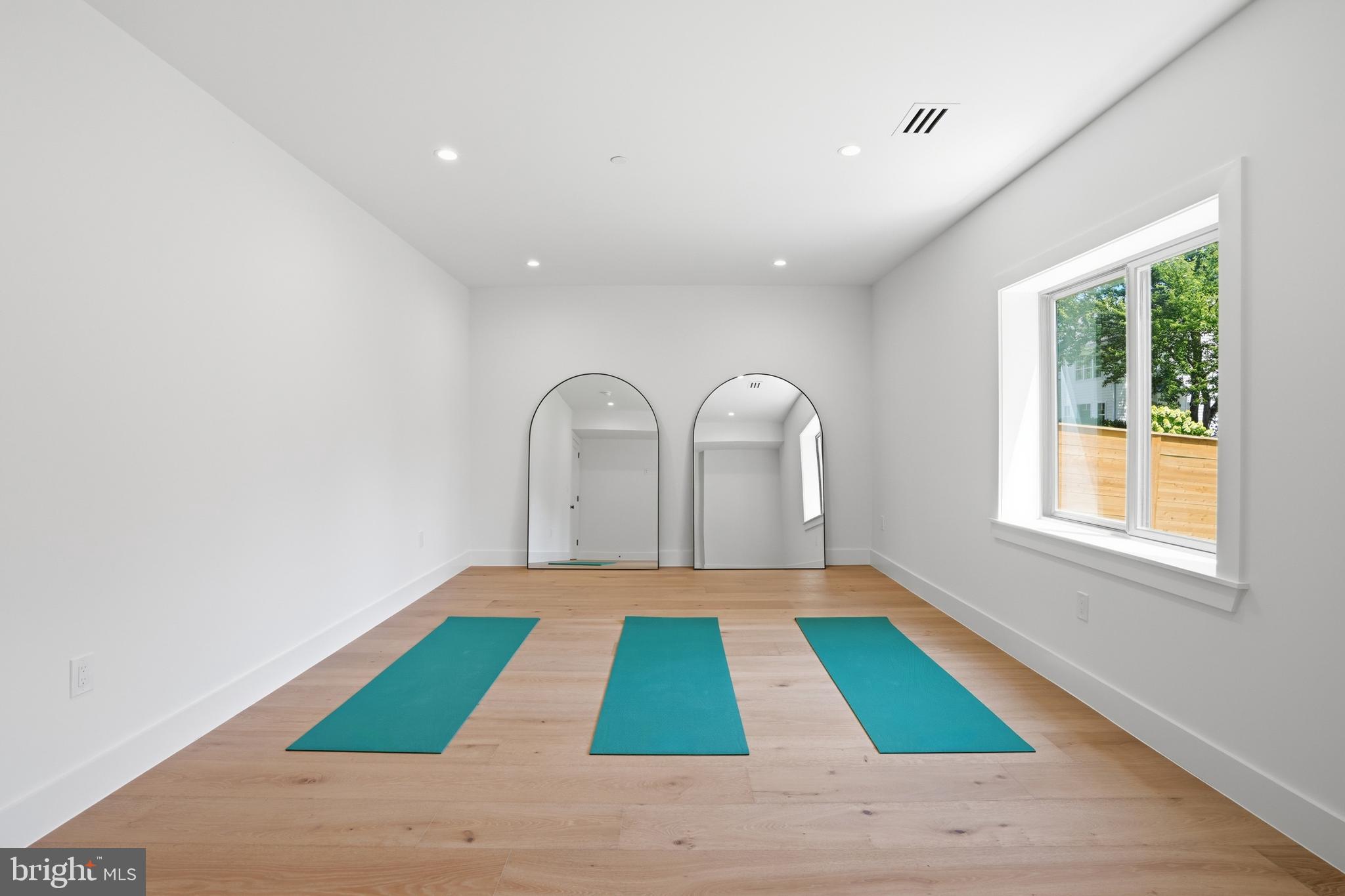 AYRLAWN - Residential