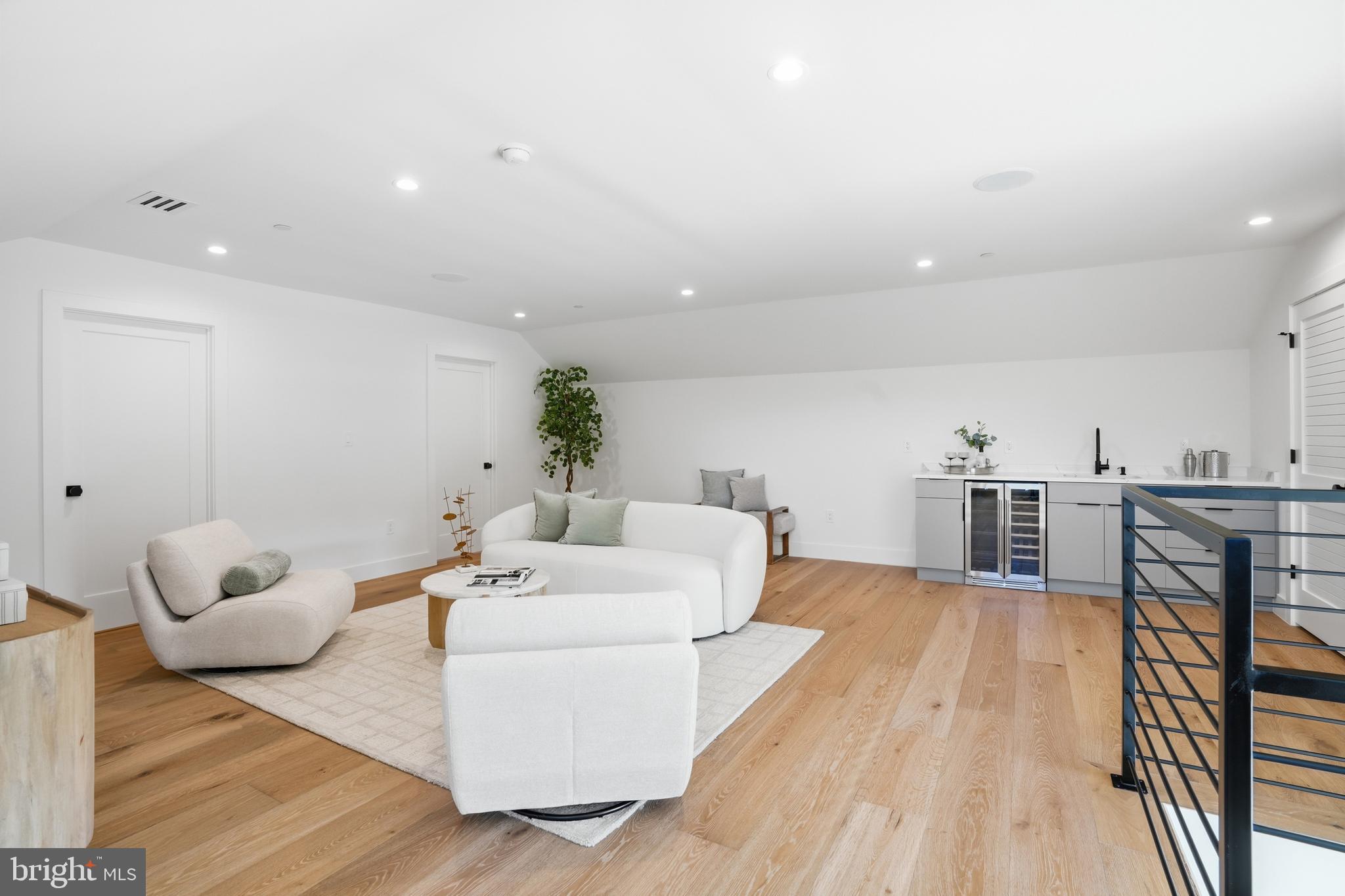 AYRLAWN - Residential