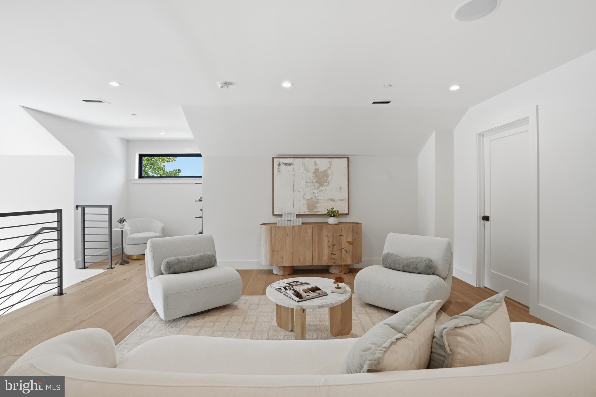 AYRLAWN - Residential
